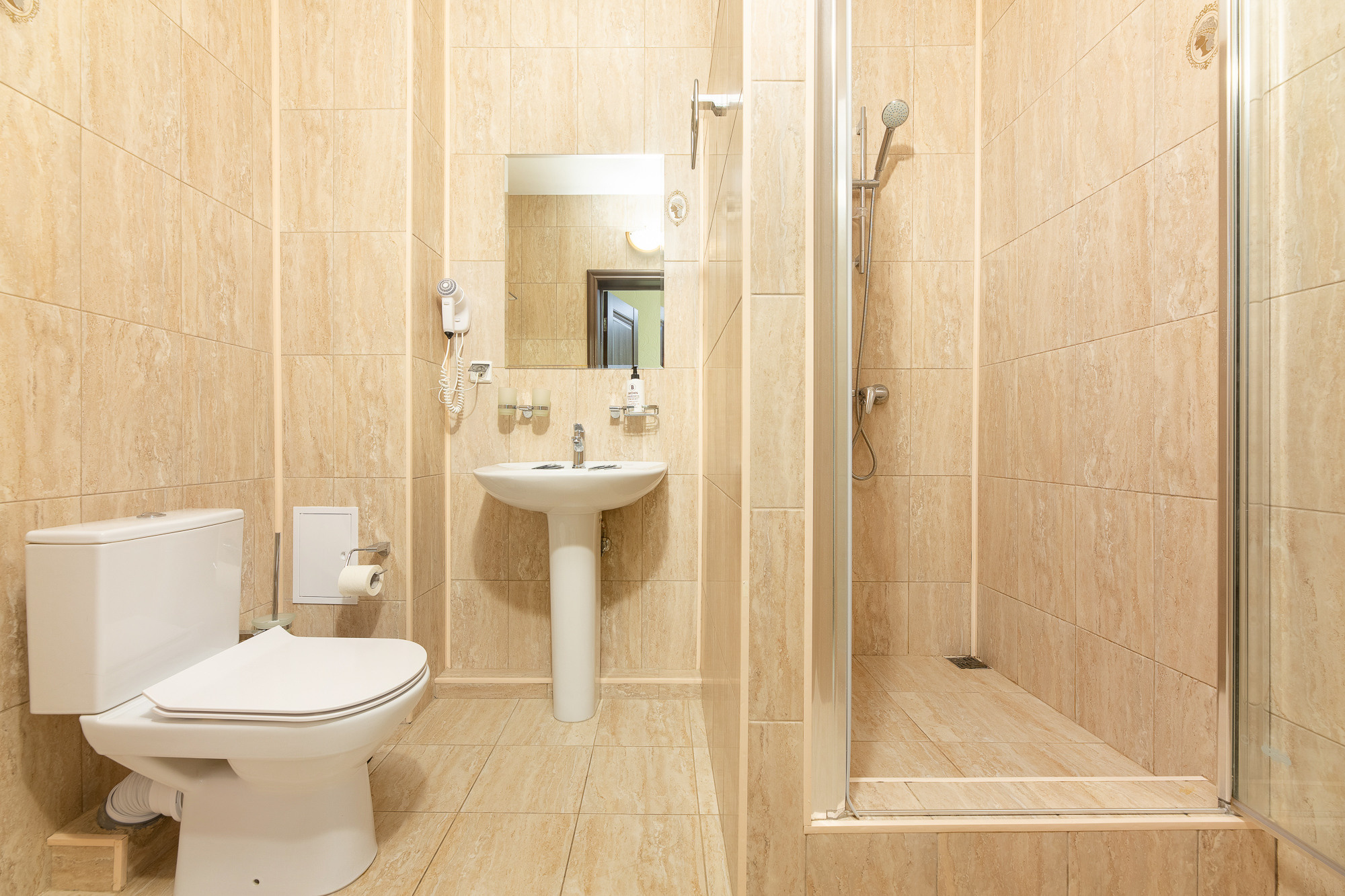 Renatphoto-Коммерческая фотосессия для отеля. Профессиональная фотосъёмка интерьеров, предметная фотосессия еды для меню г. Анапа