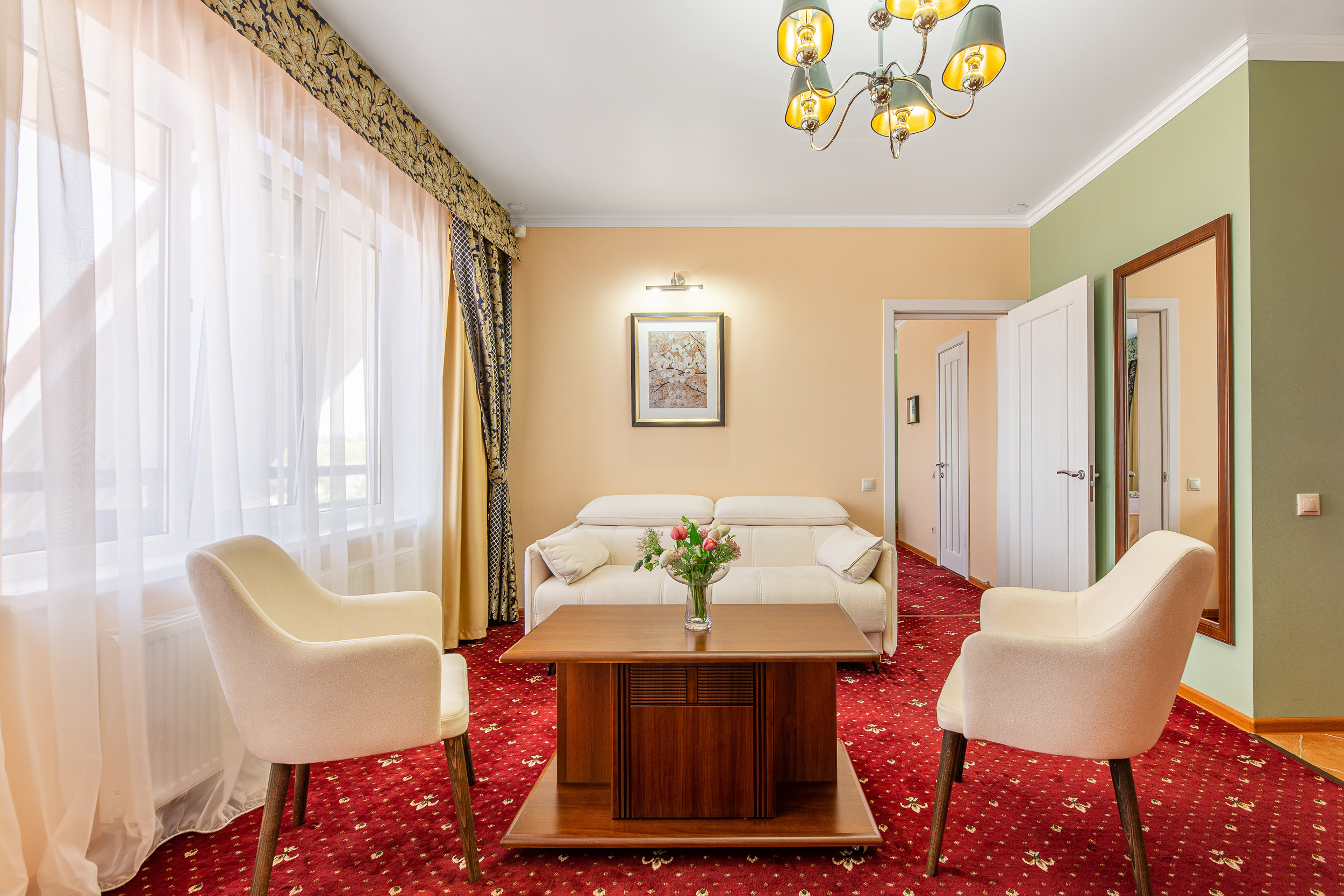 Renatphoto-Коммерческая фотосъёмка номерного фонда в отеле. Профессиональная фотосъёмка интерьеров, предметная фотосессия еды для меню г. Анапа