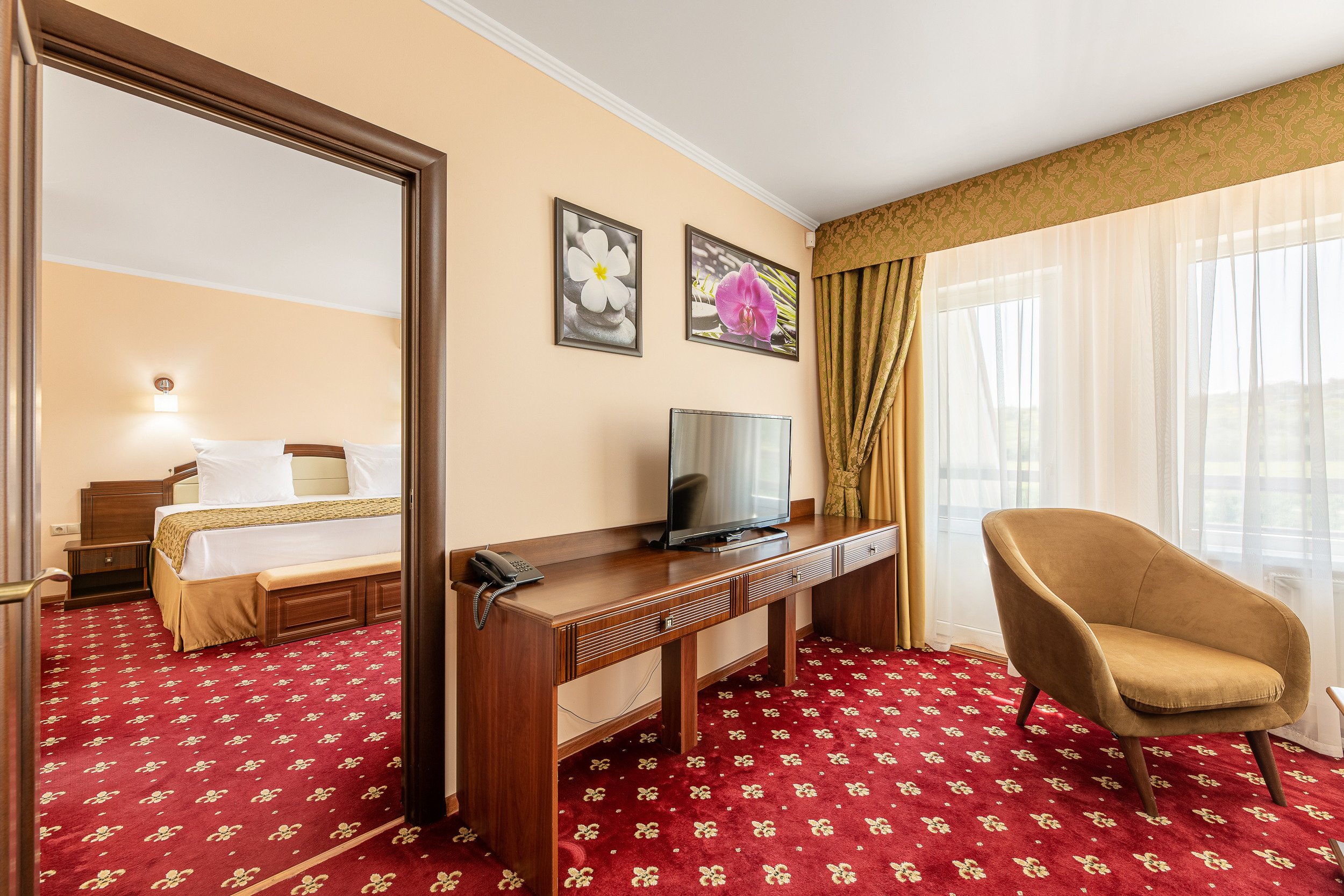 Renatphoto-Коммерческая фотосъёмка номерного фонда в отеле. Профессиональная фотосъёмка интерьеров, предметная фотосессия еды для меню г. Анапа