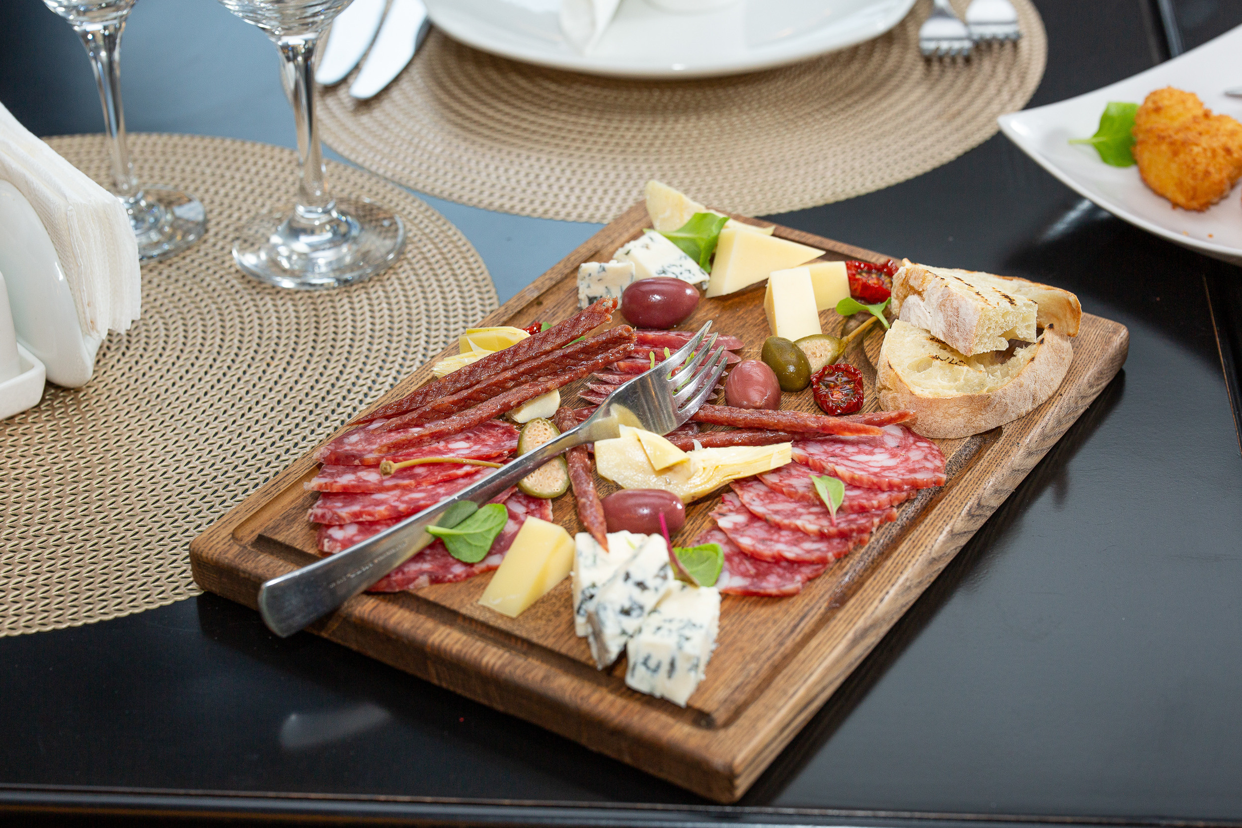 Renatphoto-Фотосъёмка для ресторана при отеле. Профессиональная фотосъёмка интерьеров, предметная фотосессия еды для меню г. Анапа