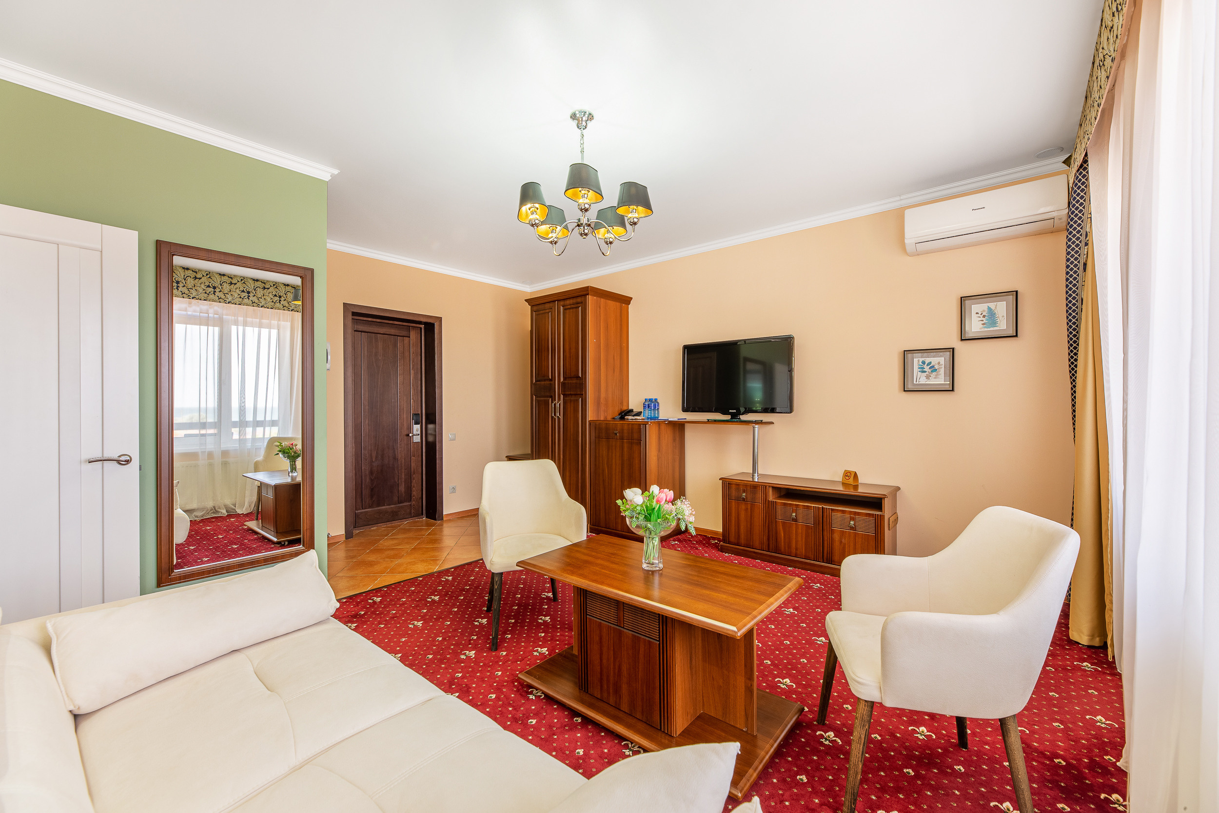 Renatphoto-Коммерческая фотосъёмка номерного фонда в отеле. Профессиональная фотосъёмка интерьеров, предметная фотосессия еды для меню г. Анапа