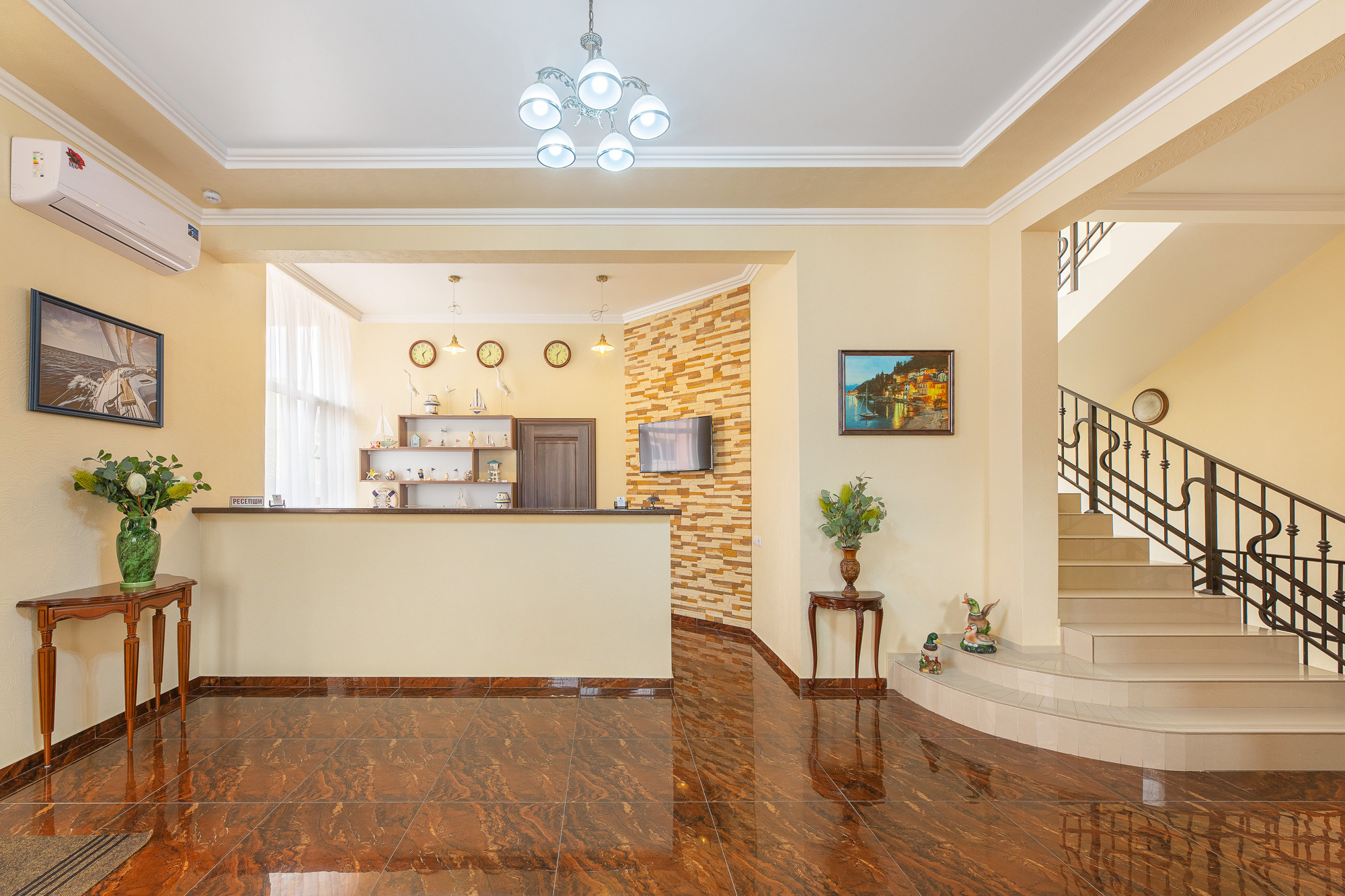 Renatphoto-Коммерческая фотосессия для отеля. Профессиональная фотосъёмка интерьеров, предметная фотосессия еды для меню г. Анапа