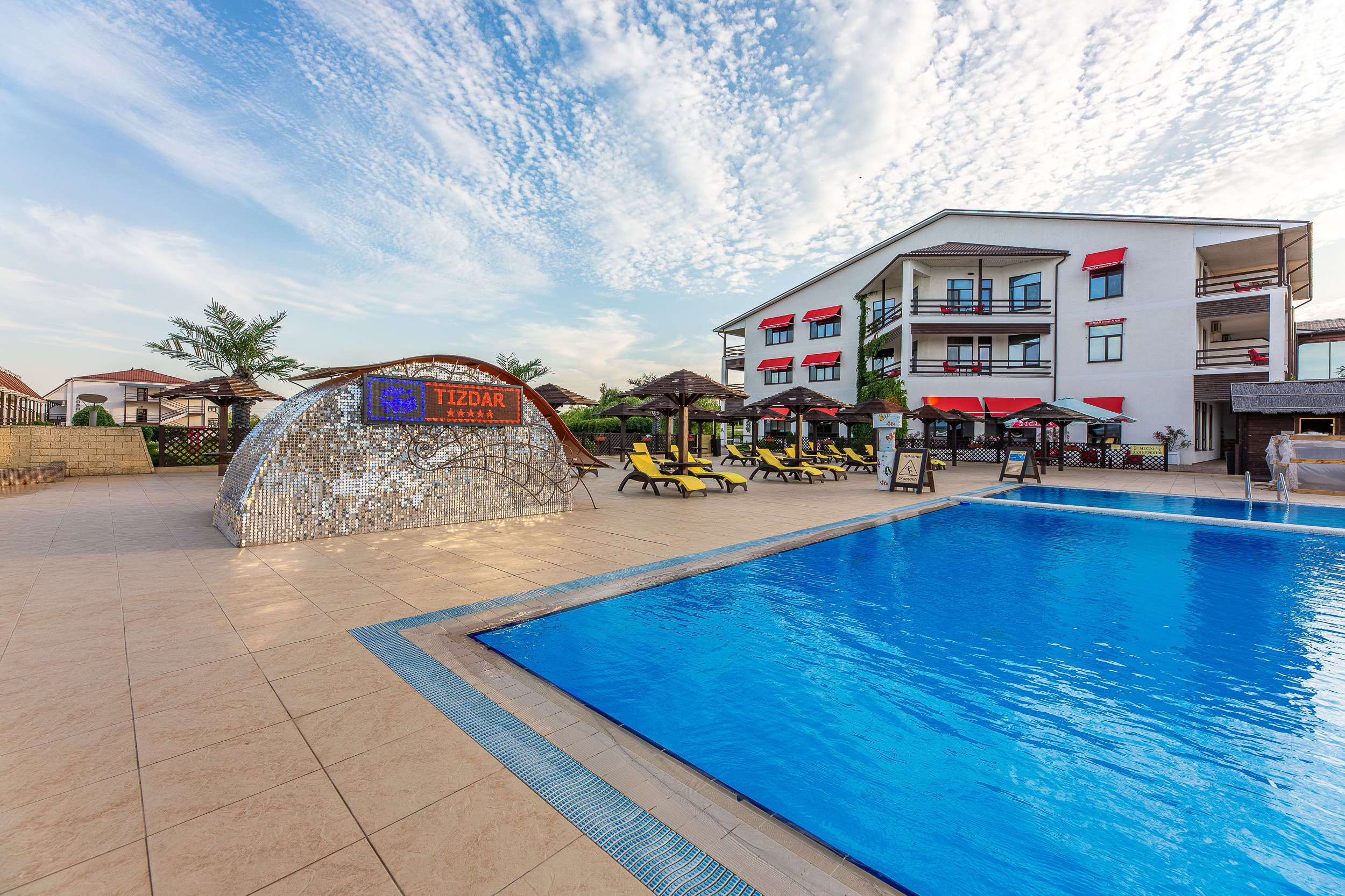 Renatphoto-Коммерческая фотосъёмка номерного фонда в отеле. Профессиональная фотосъёмка интерьеров, предметная фотосессия еды для меню г. Анапа