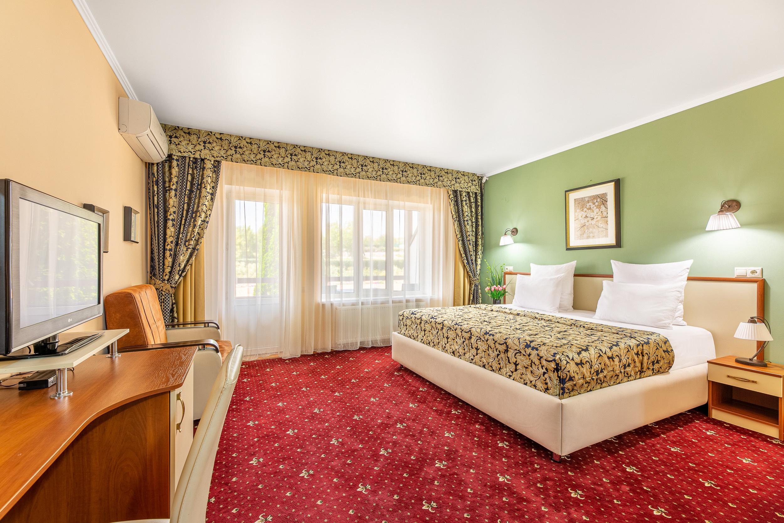 Renatphoto-Коммерческая фотосъёмка номерного фонда в отеле. Профессиональная фотосъёмка интерьеров, предметная фотосессия еды для меню г. Анапа