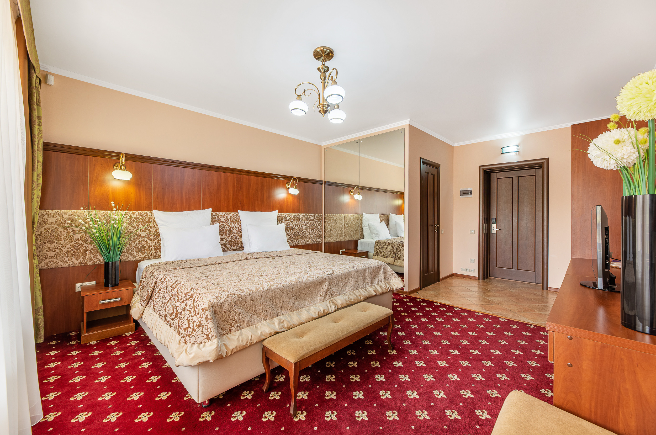 Renatphoto-Коммерческая фотосъёмка номерного фонда в отеле. Профессиональная фотосъёмка интерьеров, предметная фотосессия еды для меню г. Анапа