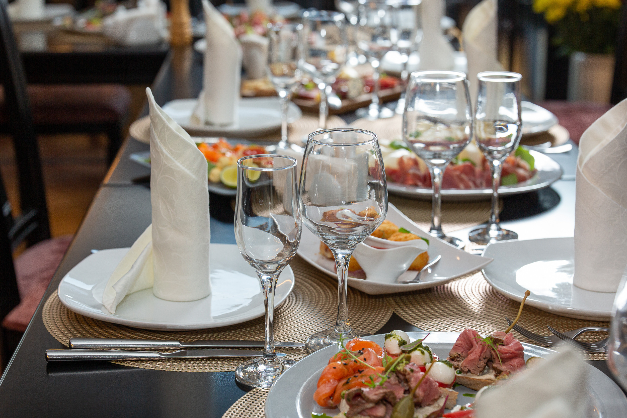 Renatphoto-Фотосъёмка для ресторана при отеле. Профессиональная фотосъёмка интерьеров, предметная фотосессия еды для меню г. Анапа