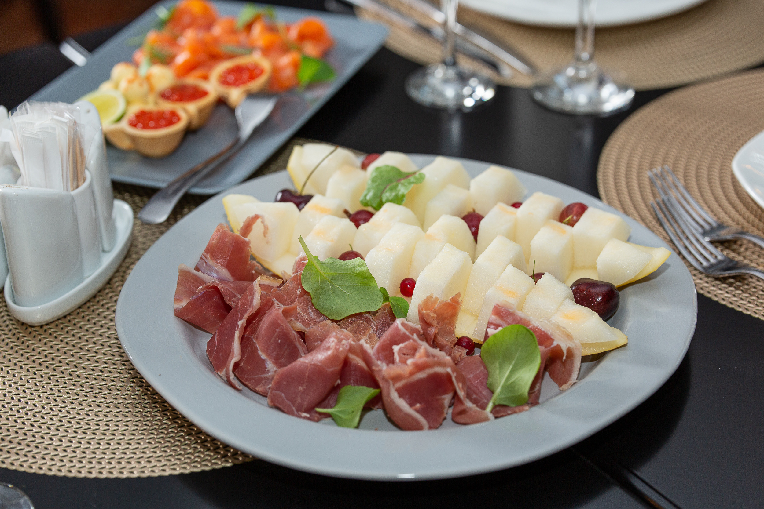 Renatphoto-Фотосъёмка для ресторана при отеле. Профессиональная фотосъёмка интерьеров, предметная фотосессия еды для меню г. Анапа