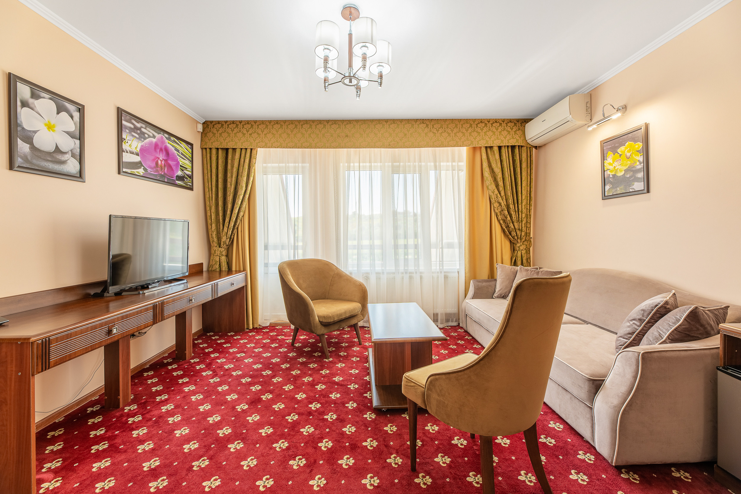 Renatphoto-Коммерческая фотосъёмка номерного фонда в отеле. Профессиональная фотосъёмка интерьеров, предметная фотосессия еды для меню г. Анапа