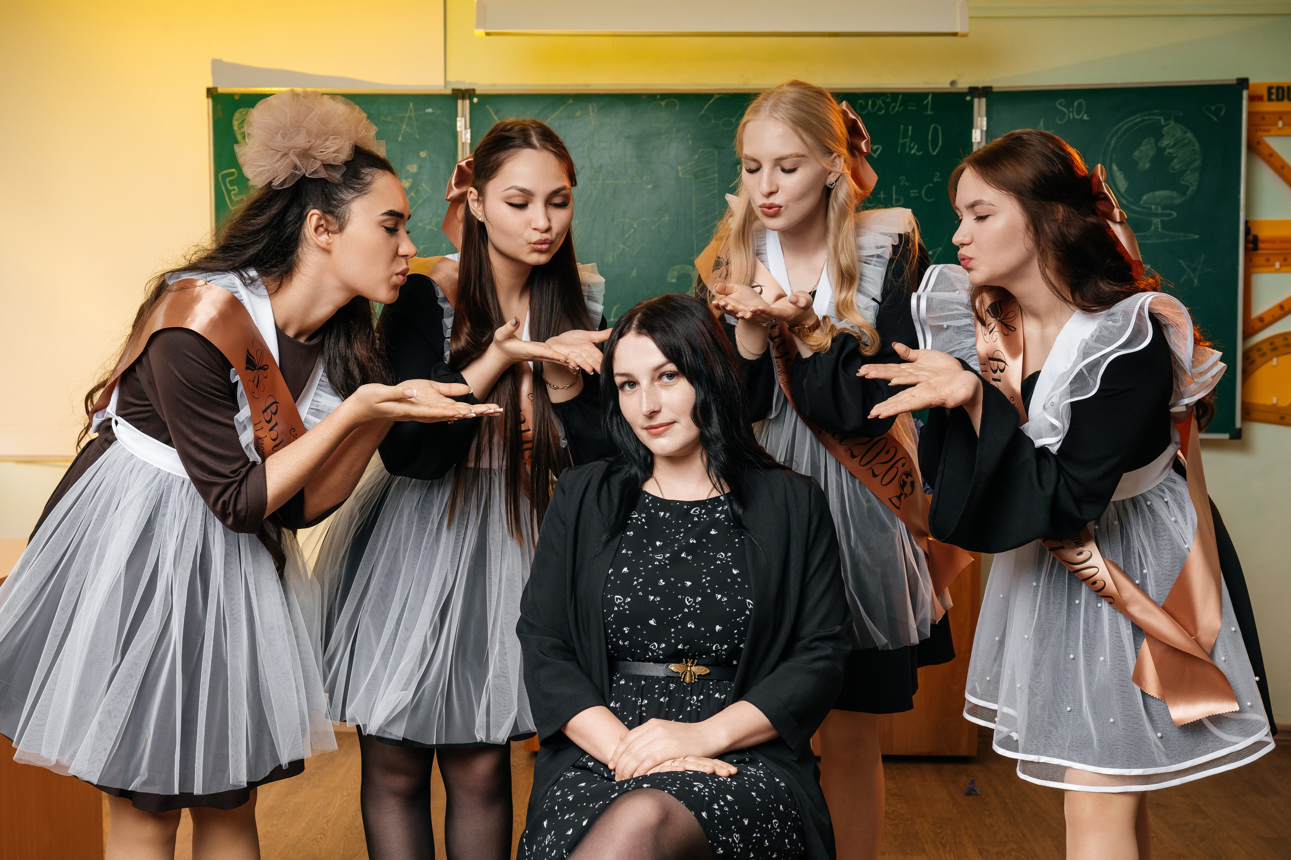 Сочная классика. Школьный фотограф в Валуйках. Фотосессии для выпускников и изготовление выпускных альбомов в городе Валуйки и в Белгородской области
