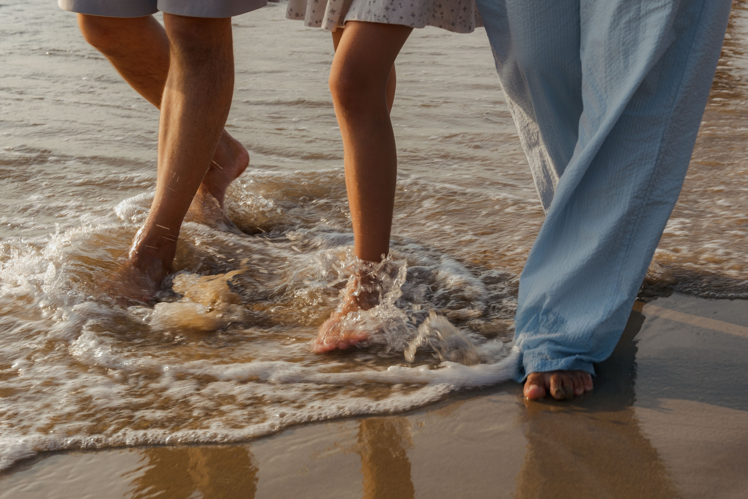Mother and daughters. Portrait photographer Nha Trang | Julia Meshanina