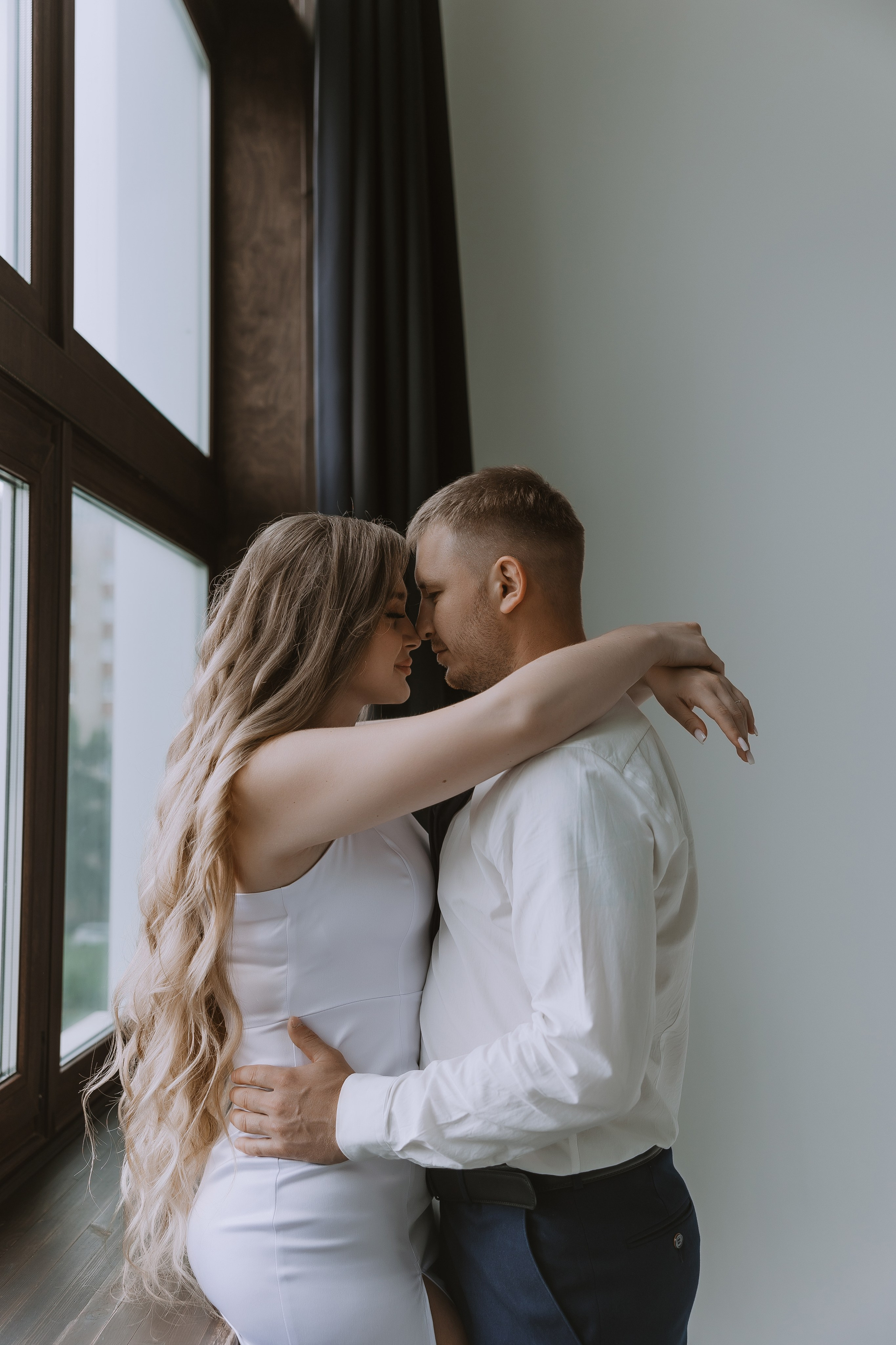 Wedding photoshoot in the studio. Your photographer in Busan (South Korea) Aleksandra Anufriy