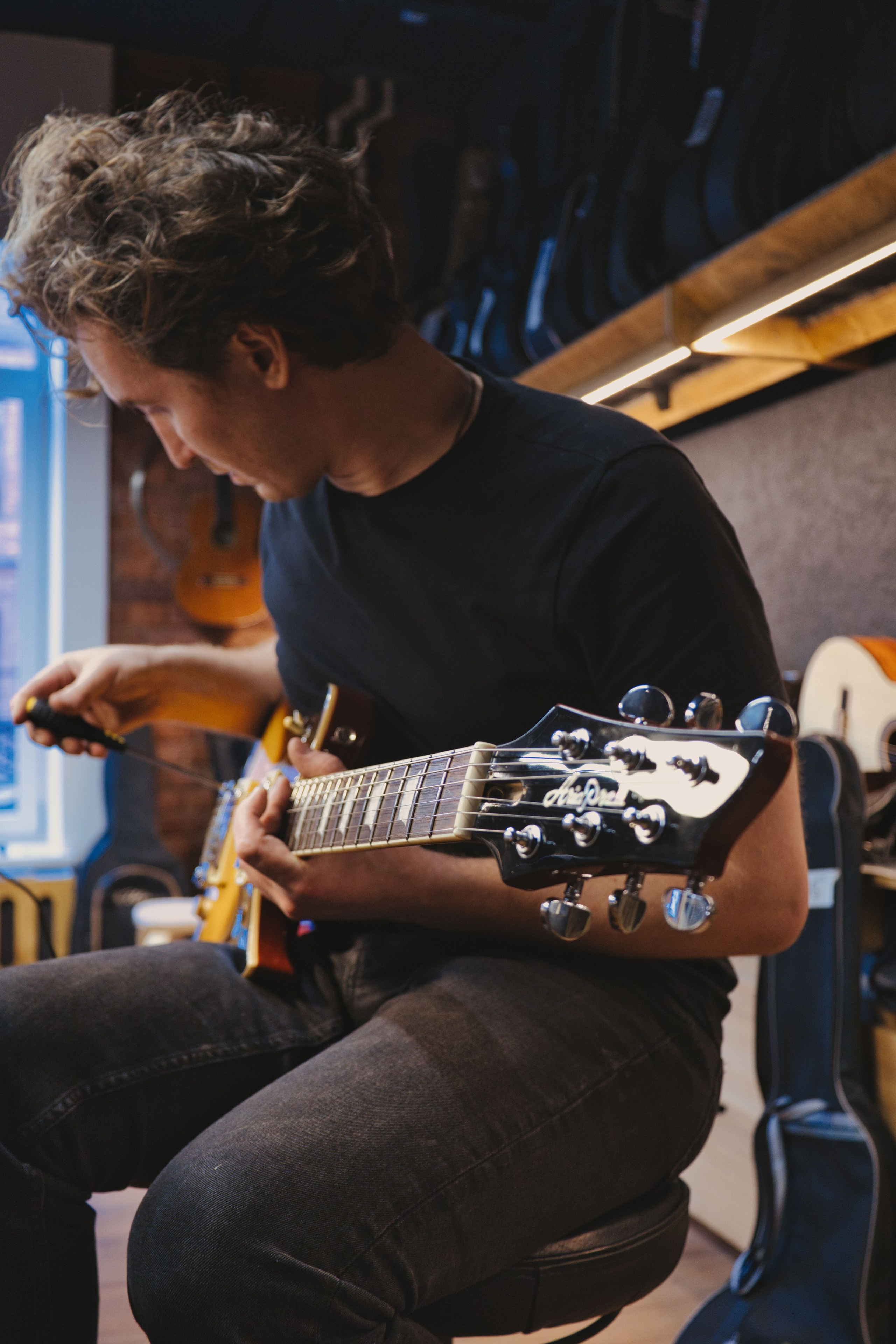 Гитарный клуб или магическая мастерская