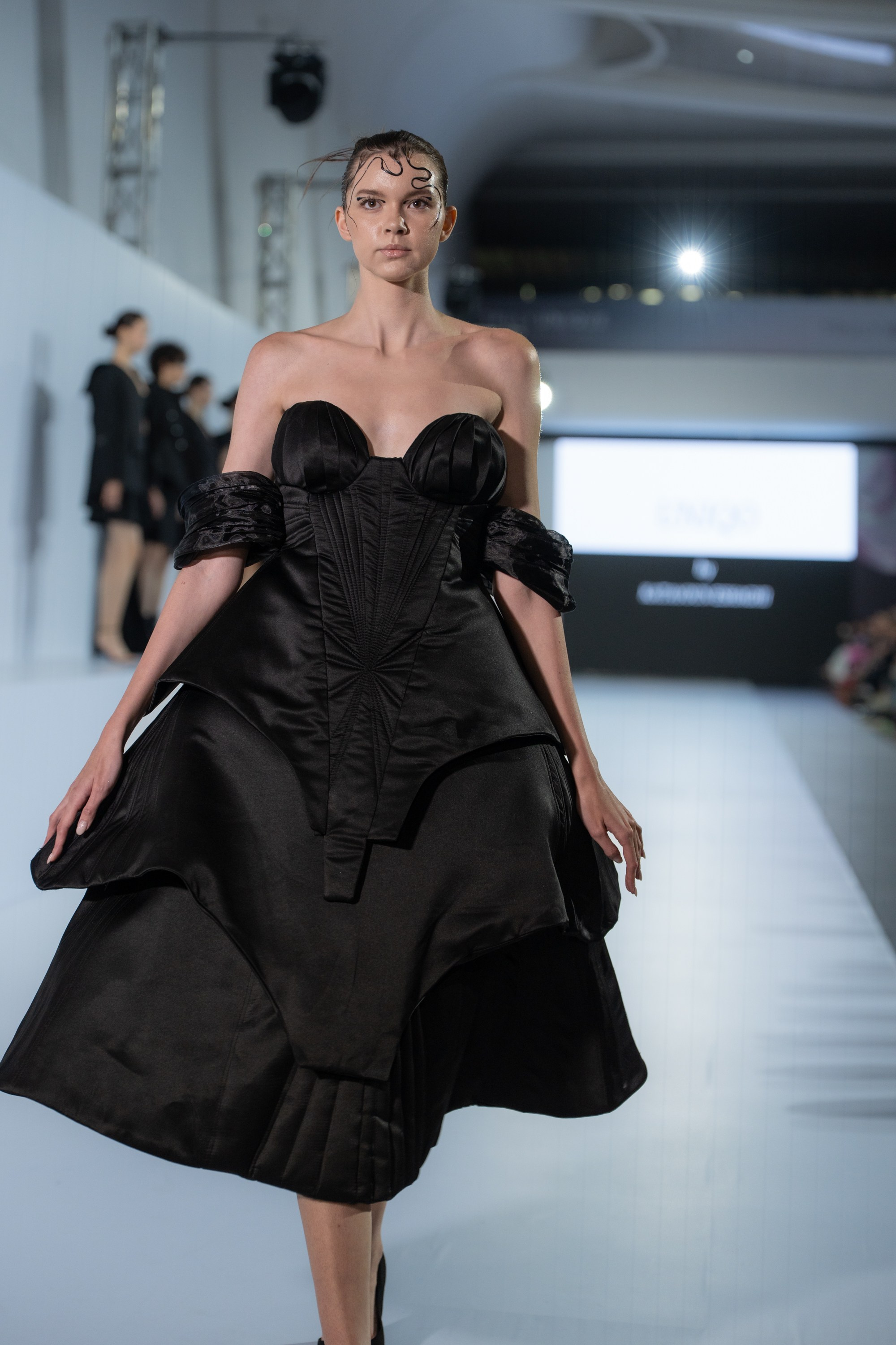 Uniqo by katayoun Eshagi. Сайт Алматинского НЮ АРТ, будуар и фэшн фотографа Дениса Карпенко