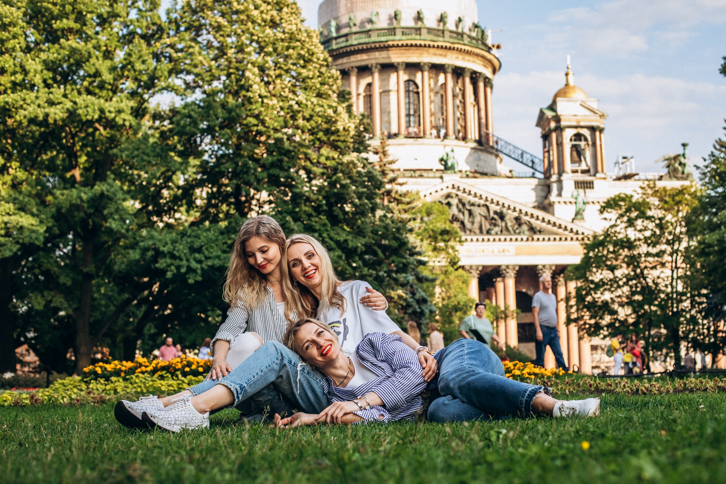 Саша, Ульяна и Настя в июне. Фотопрогулка в Петербурге. Индивидуальный и семейный фотограф в Санкт-Петербурге