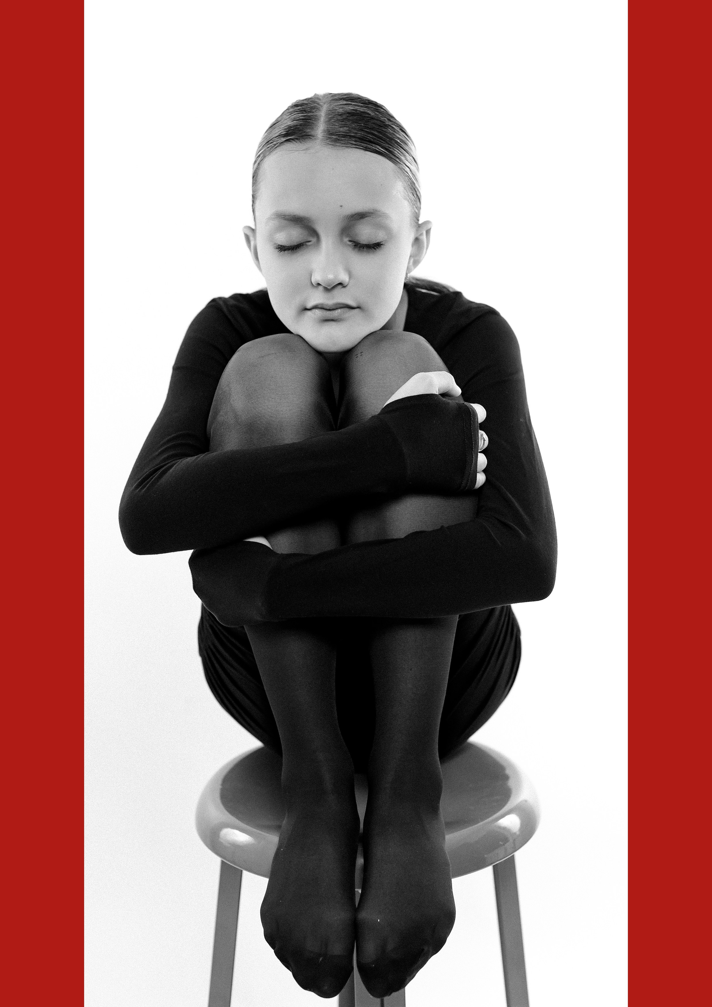 Белый фон. София. Фотограф Котова Валентина