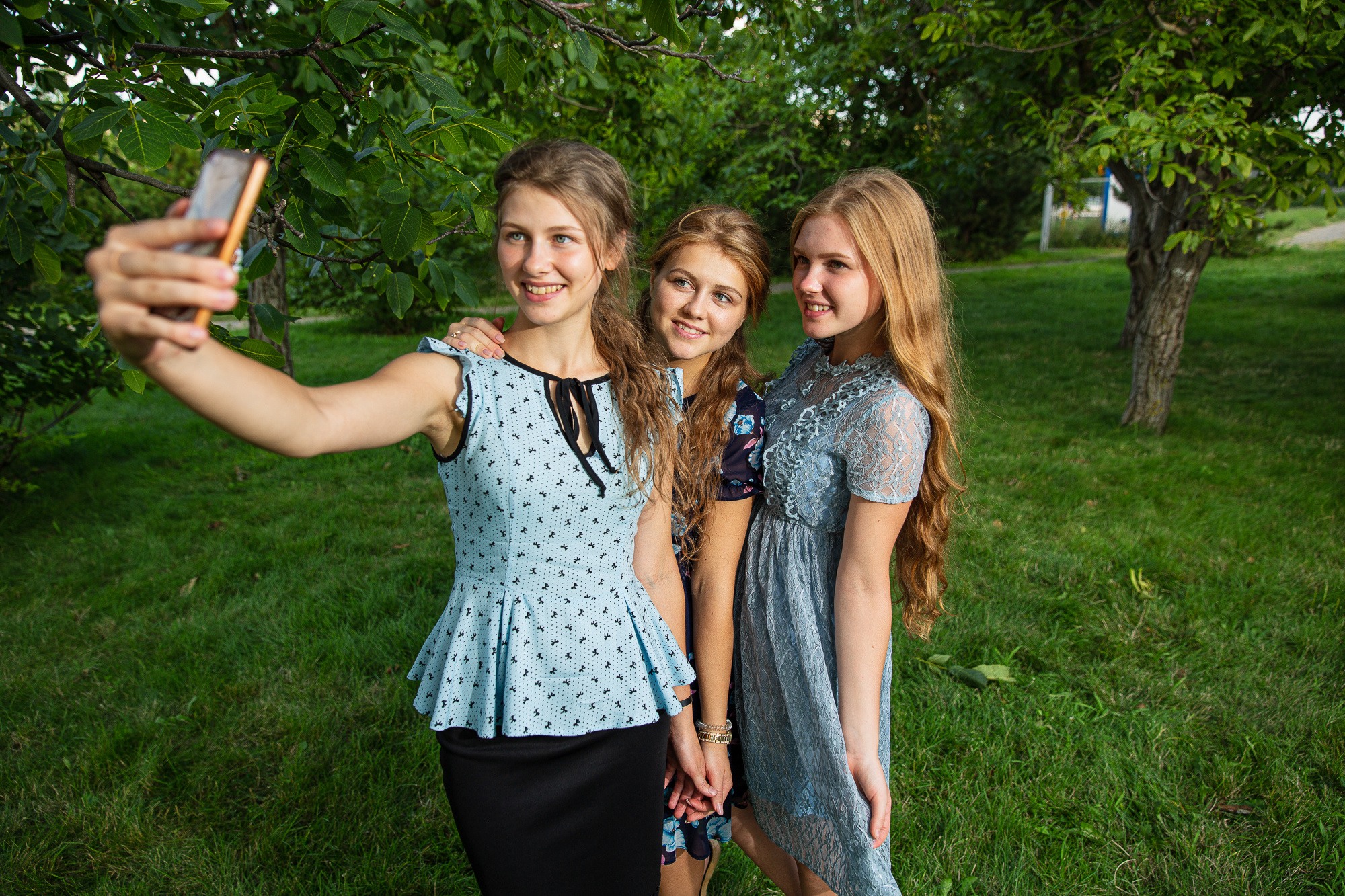 Семейная фотосессия в парке. Профессиональная фотосъёмка интерьеров, предметная фотосессия еды для меню г. Анапа