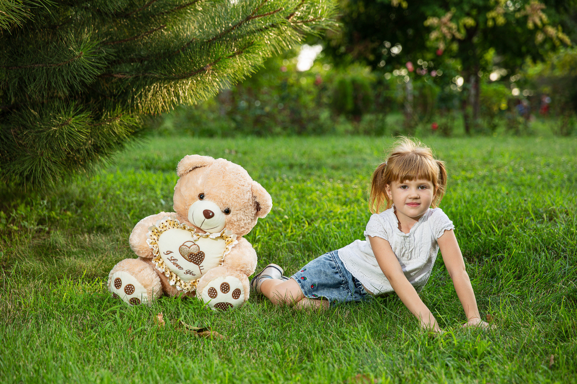 Семейная фотосессия в парке. Профессиональная фотосъёмка интерьеров, предметная фотосессия еды для меню г. Анапа