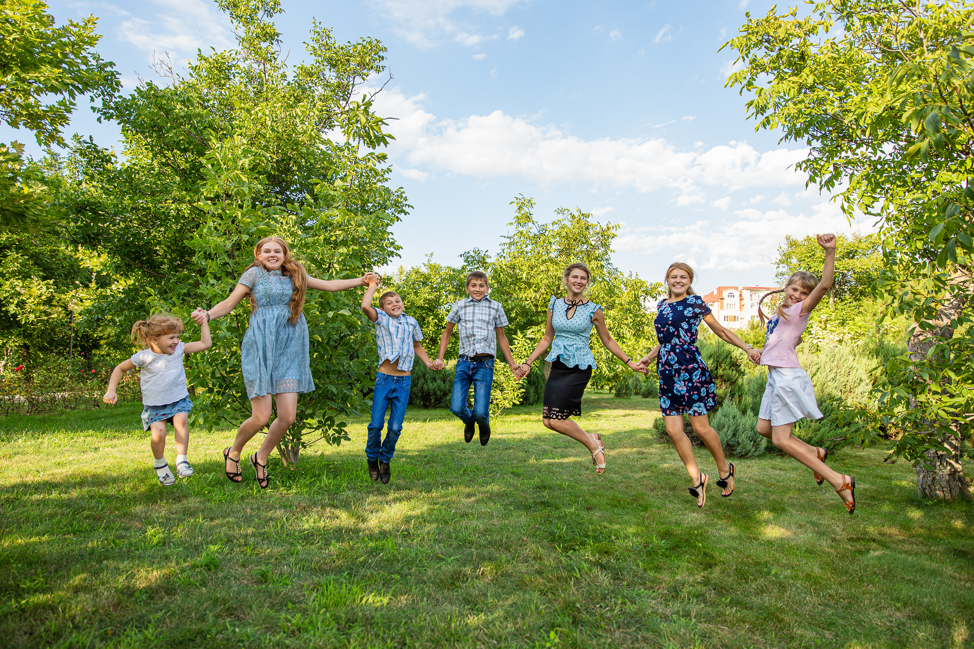 Семейная фотосессия в парке. Профессиональная фотосъёмка интерьеров, предметная фотосессия еды для меню г. Анапа