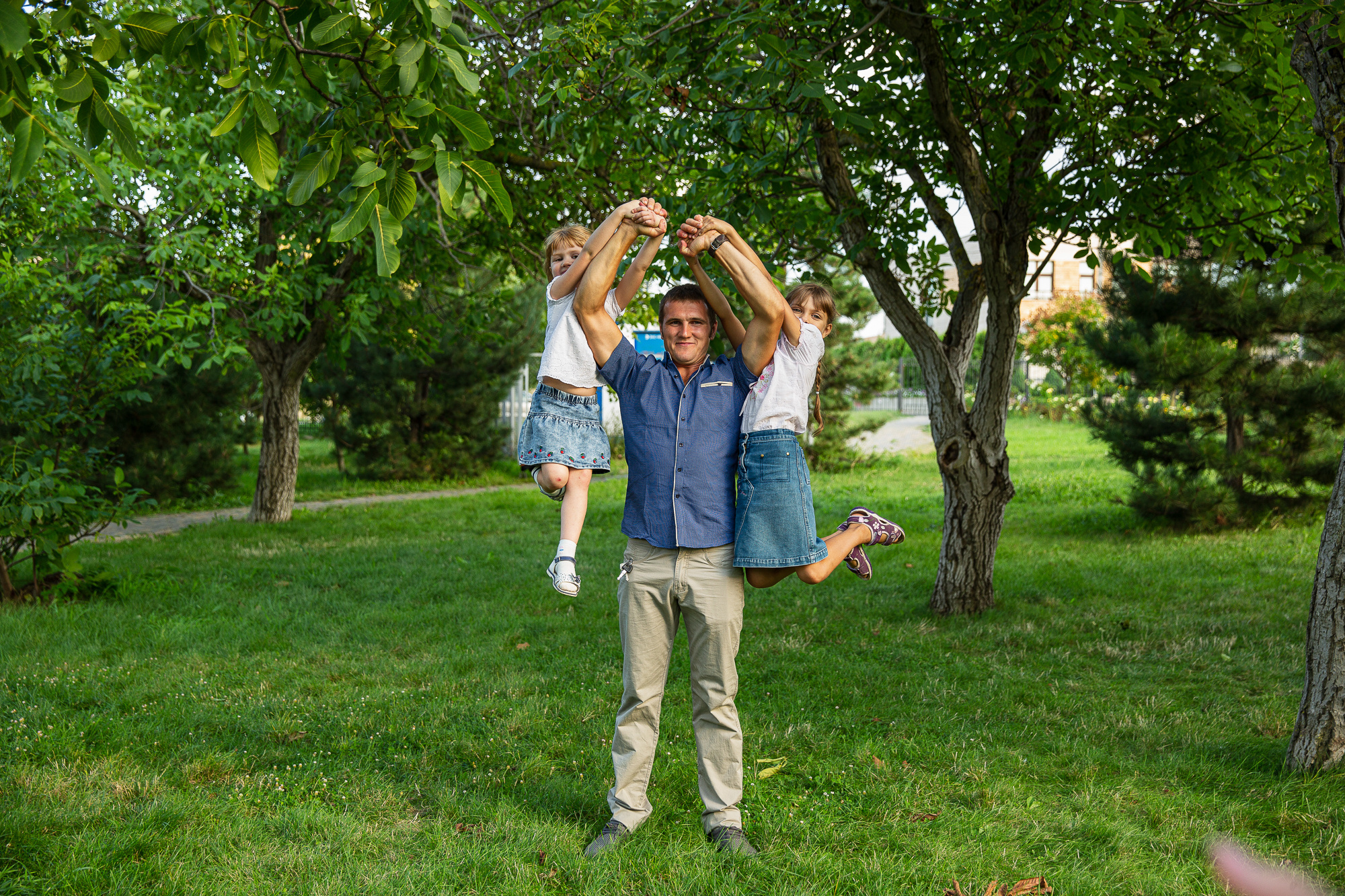 Семейная фотосессия в парке. Профессиональная фотосъёмка интерьеров, предметная фотосессия еды для меню г. Анапа