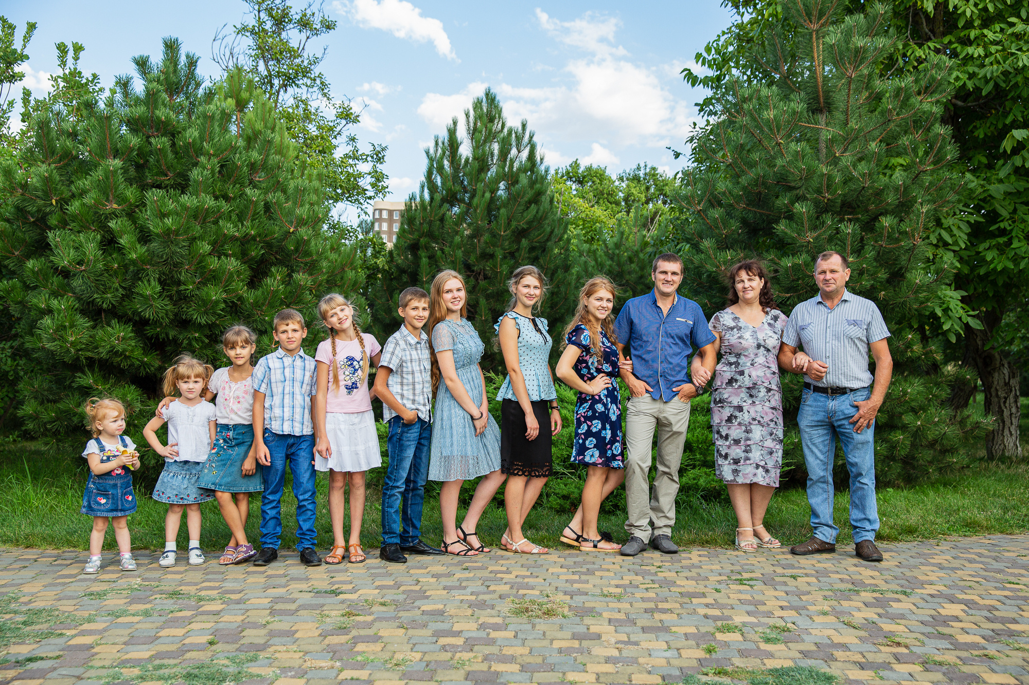 Семейная фотосессия в парке. Профессиональная фотосъёмка интерьеров, предметная фотосессия еды для меню г. Анапа