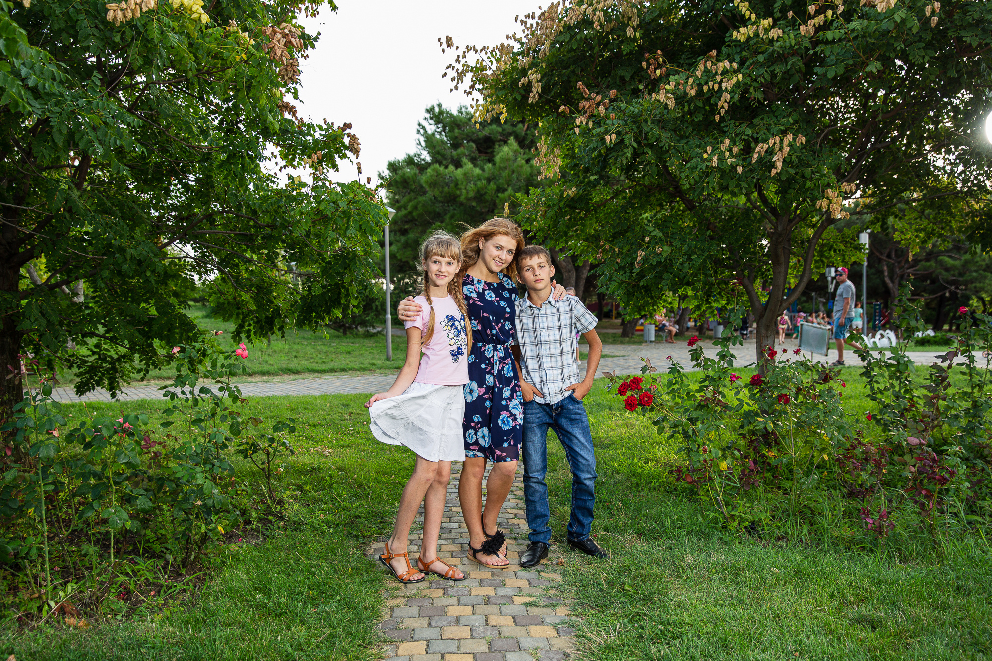 Семейная фотосессия в парке. Профессиональная фотосъёмка интерьеров, предметная фотосессия еды для меню г. Анапа