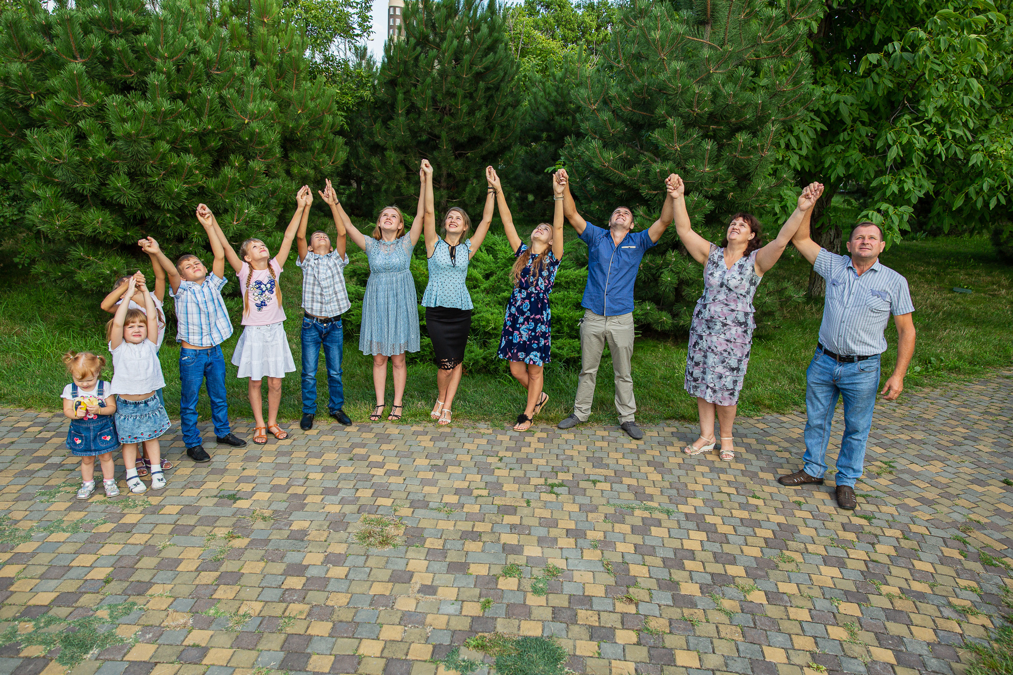 Семейная фотосессия в парке. Профессиональная фотосъёмка интерьеров, предметная фотосессия еды для меню г. Анапа