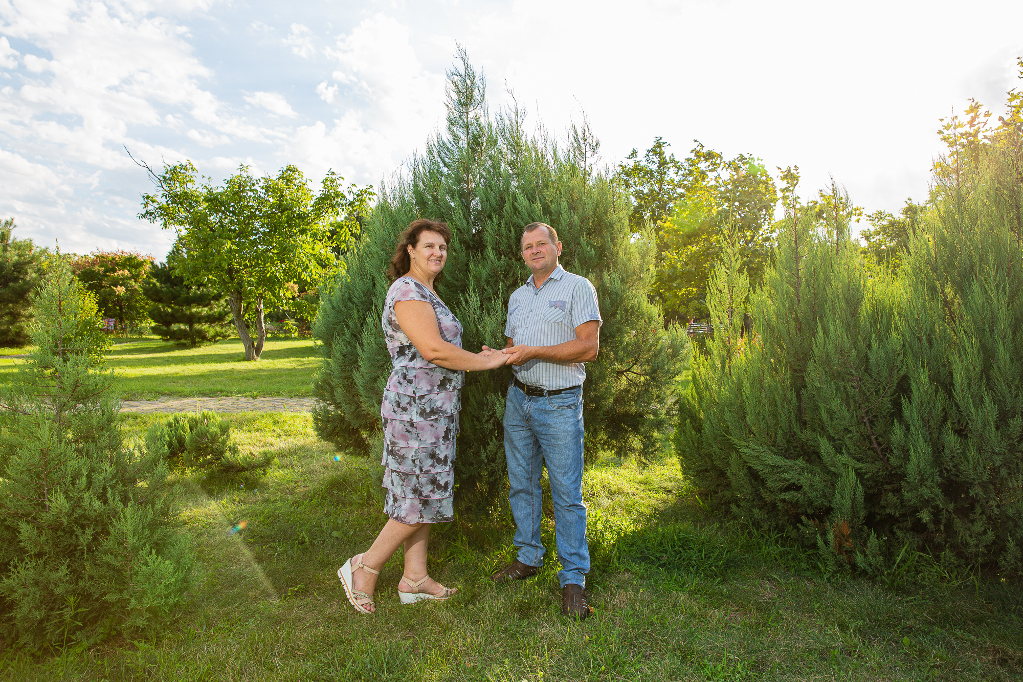 Семейная фотосессия в парке. Профессиональная фотосъёмка интерьеров, предметная фотосессия еды для меню г. Анапа