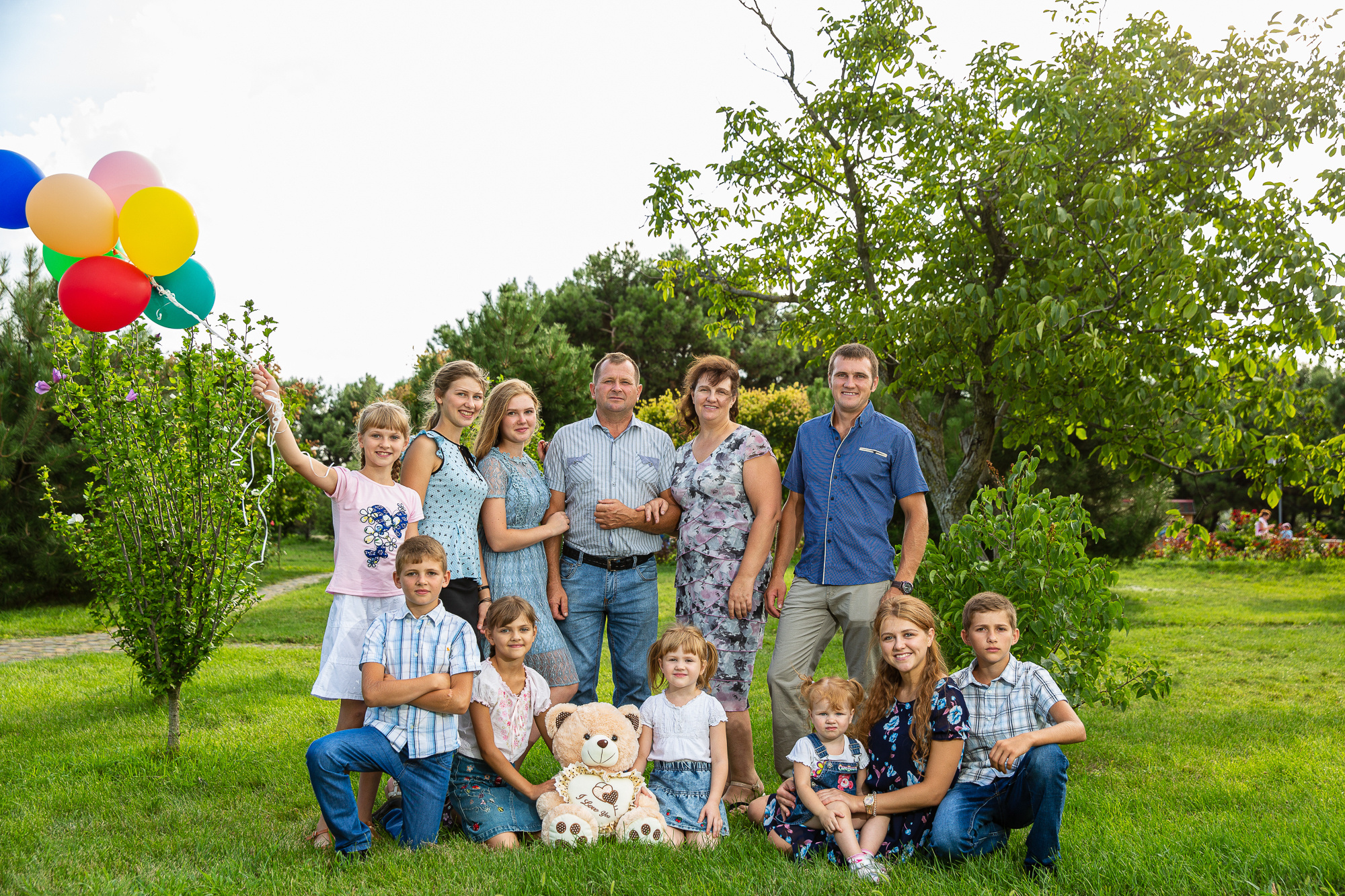 Семейная фотосессия в парке. Профессиональная фотосъёмка интерьеров, предметная фотосессия еды для меню г. Анапа