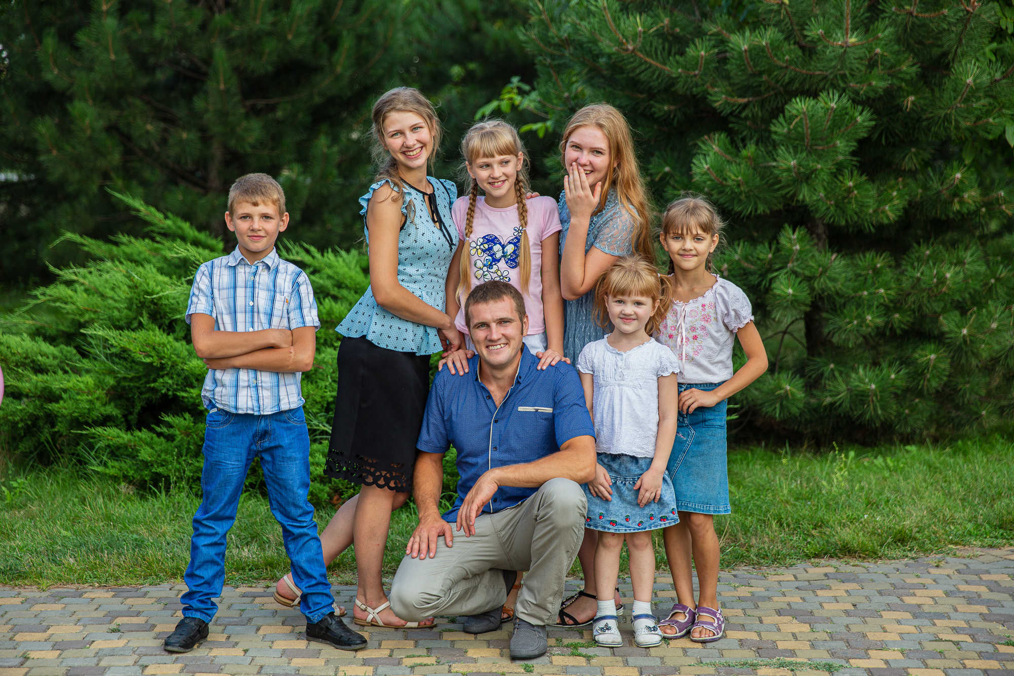 Семейная фотосессия в парке. Профессиональная фотосъёмка интерьеров, предметная фотосессия еды для меню г. Анапа