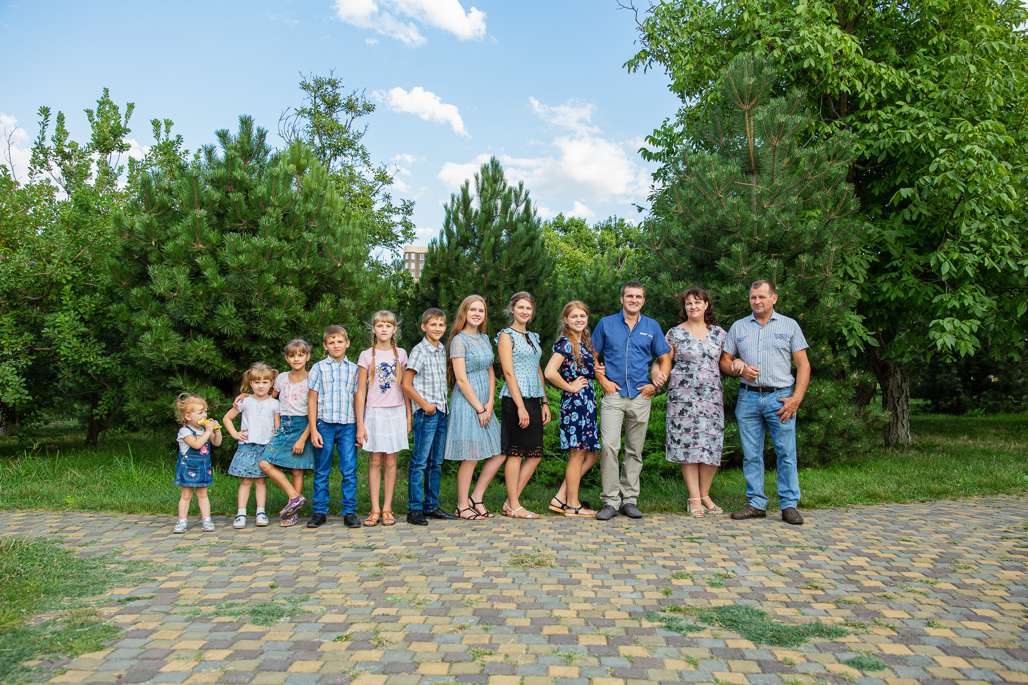 Семейная фотосессия в парке. Профессиональная фотосъёмка интерьеров, предметная фотосессия еды для меню г. Анапа