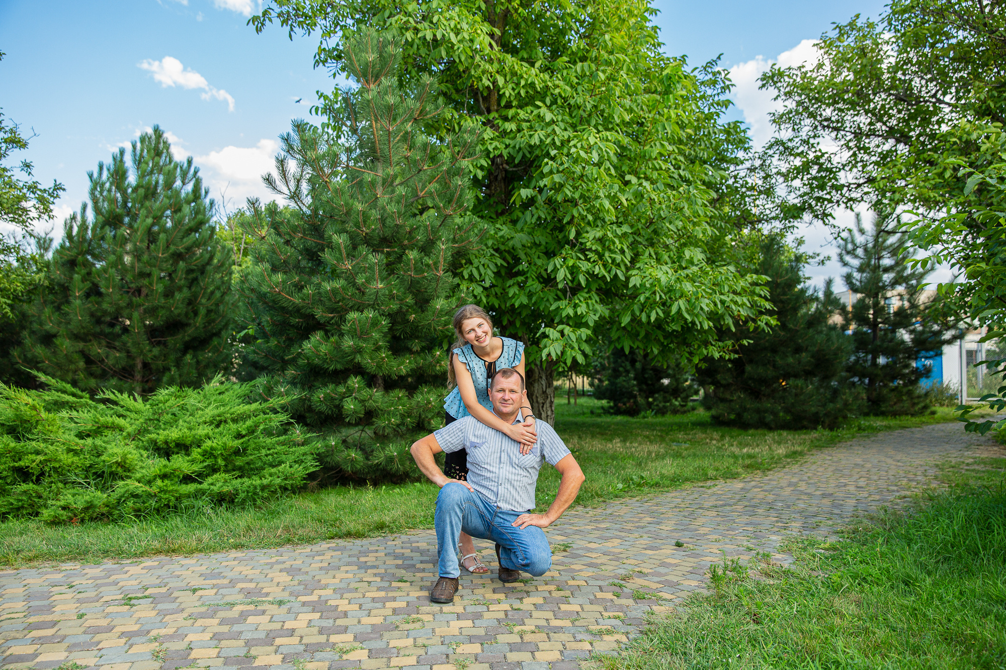 Семейная фотосессия в парке. Профессиональная фотосъёмка интерьеров, предметная фотосессия еды для меню г. Анапа