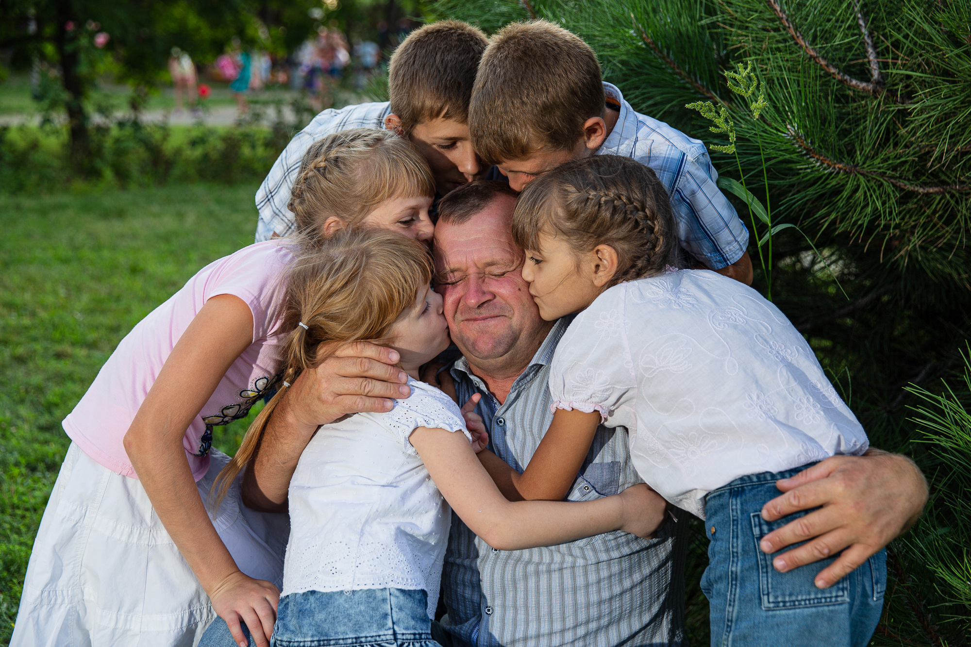 Семейная фотосессия в парке. Профессиональная фотосъёмка интерьеров, предметная фотосессия еды для меню г. Анапа