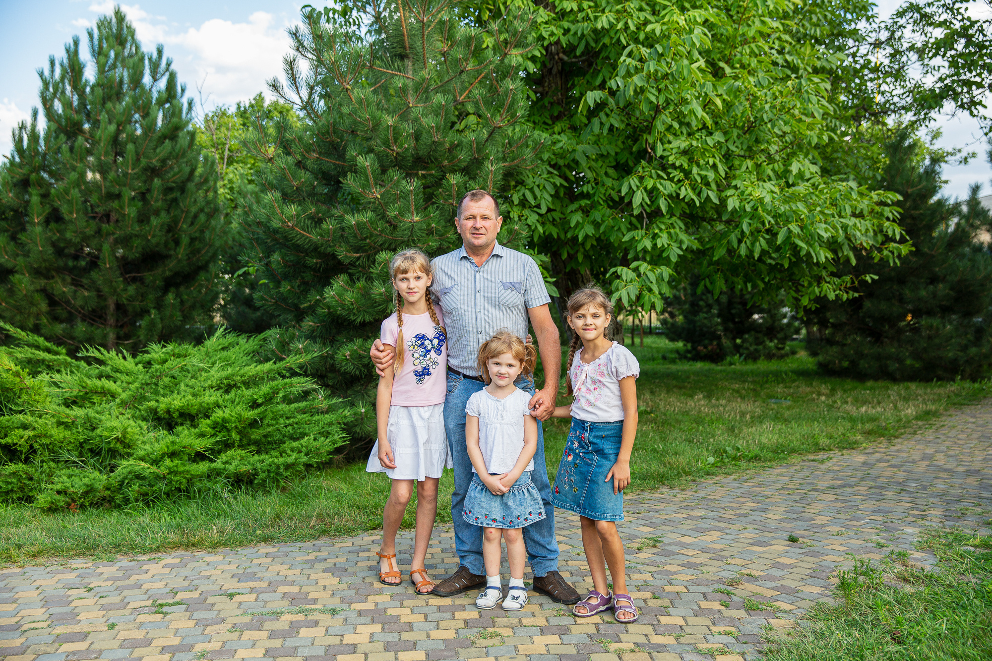 Семейная фотосессия в парке. Профессиональная фотосъёмка интерьеров, предметная фотосессия еды для меню г. Анапа