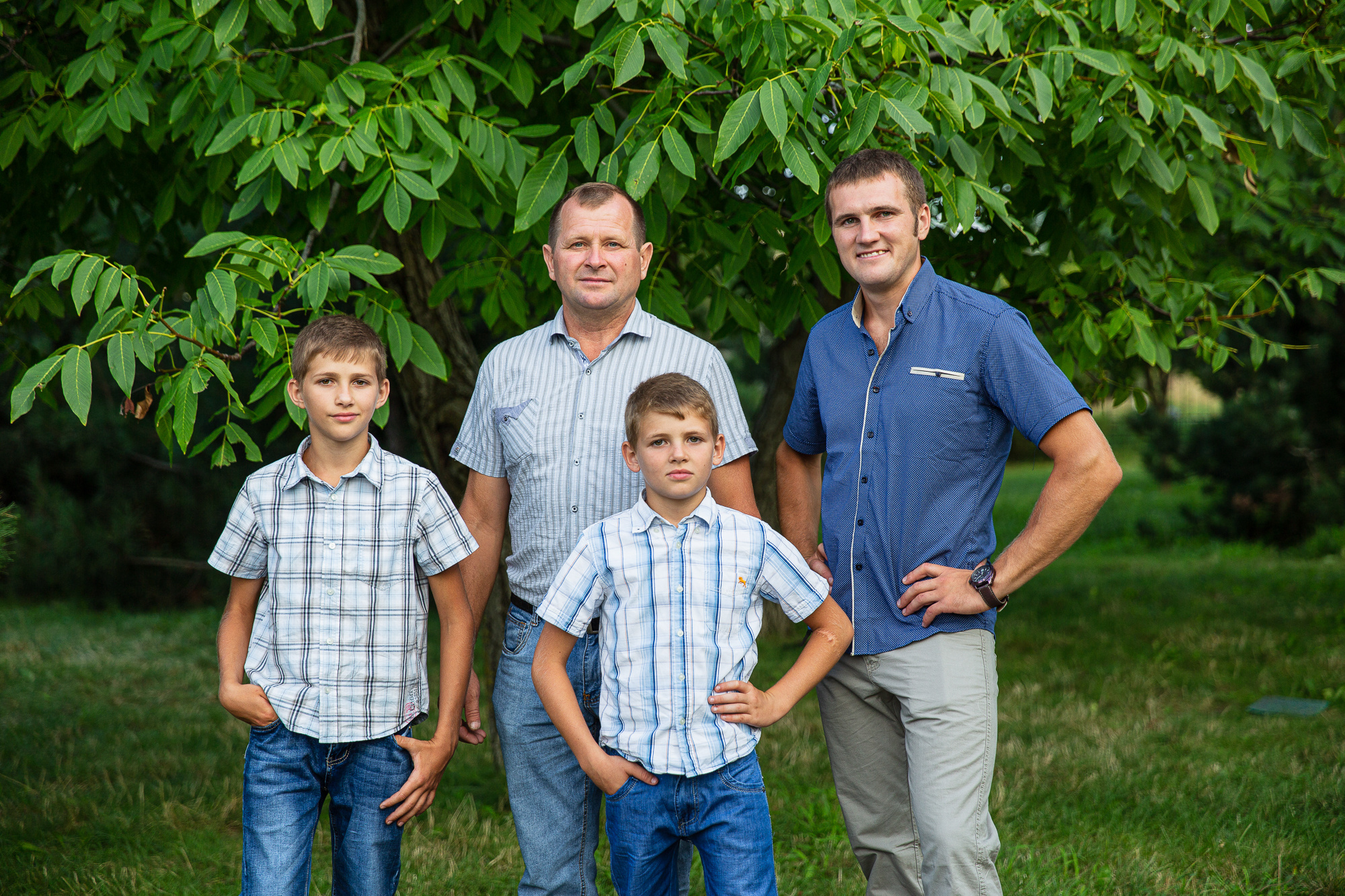 Семейная фотосессия в парке. Профессиональная фотосъёмка интерьеров, предметная фотосессия еды для меню г. Анапа