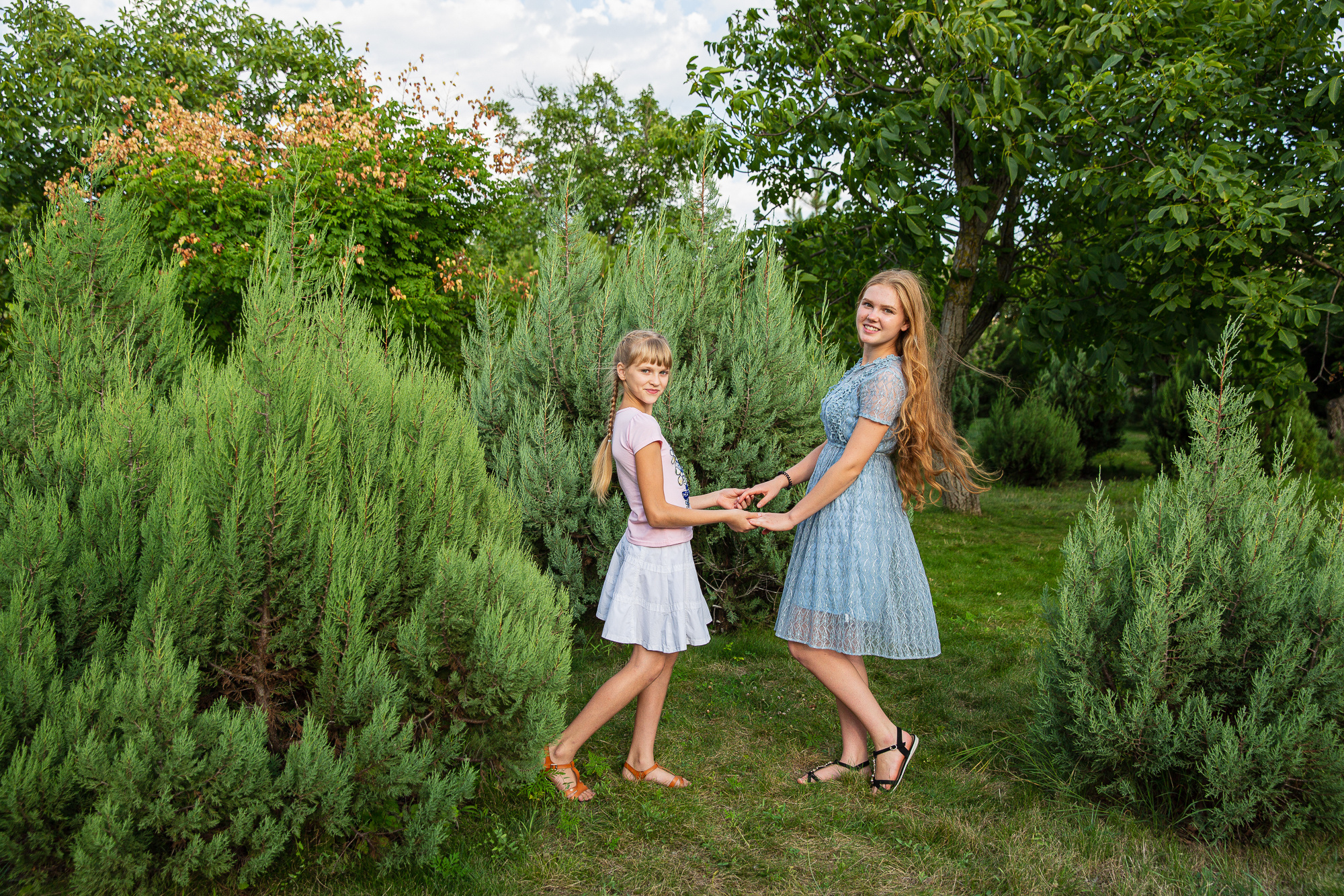 Семейная фотосессия в парке. Профессиональная фотосъёмка интерьеров, предметная фотосессия еды для меню г. Анапа