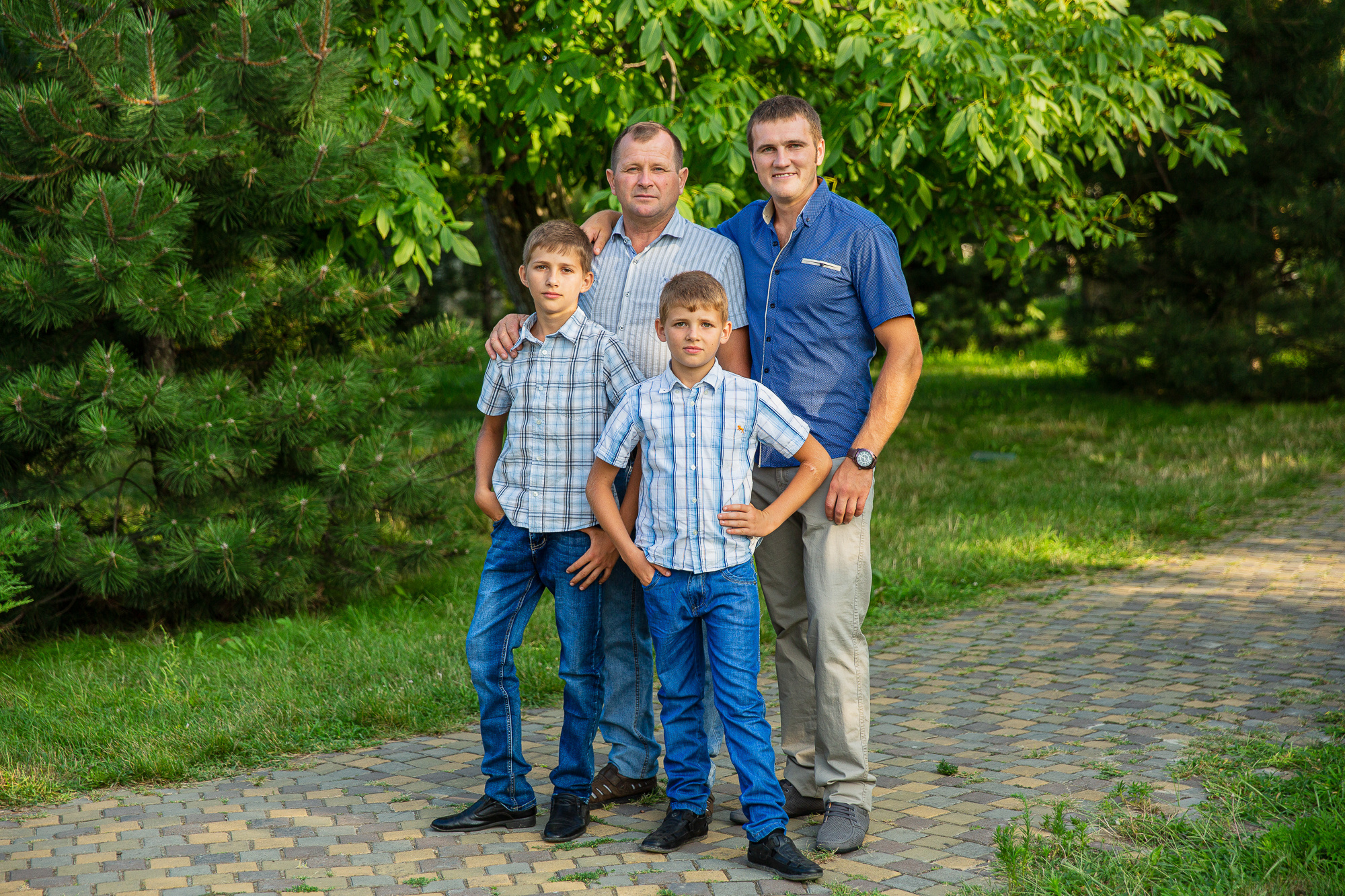 Семейная фотосессия в парке. Профессиональная фотосъёмка интерьеров, предметная фотосессия еды для меню г. Анапа