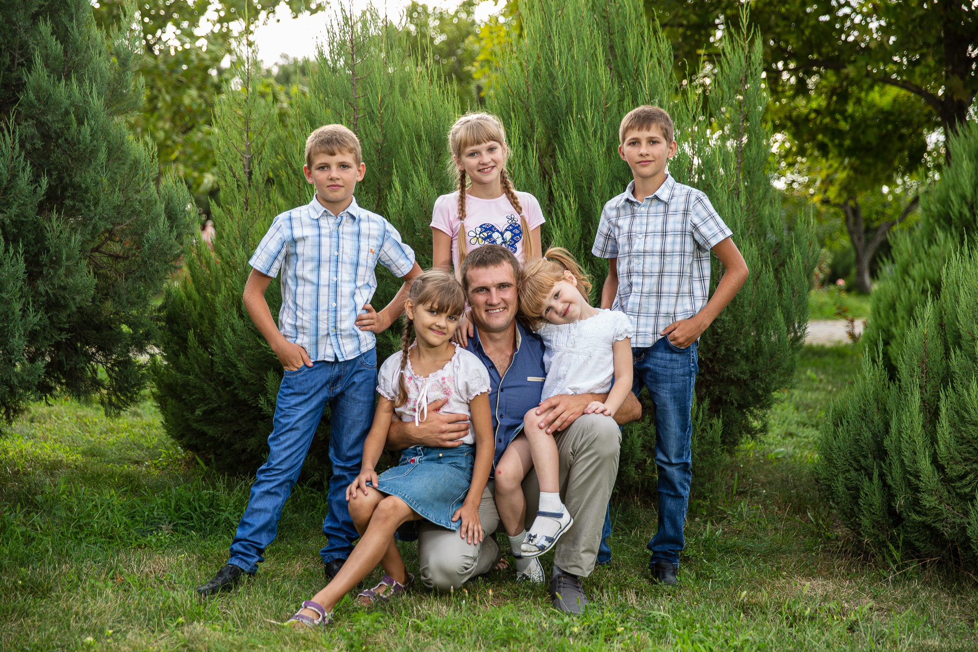 Семейная фотосессия в парке. Профессиональная фотосъёмка интерьеров, предметная фотосессия еды для меню г. Анапа