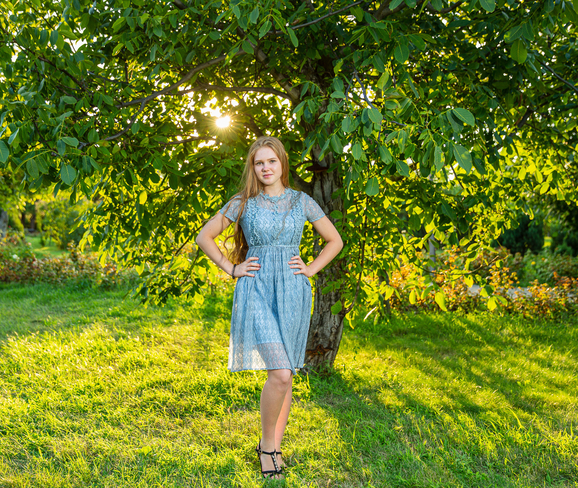 Семейная фотосессия в парке. Профессиональная фотосъёмка интерьеров, предметная фотосессия еды для меню г. Анапа