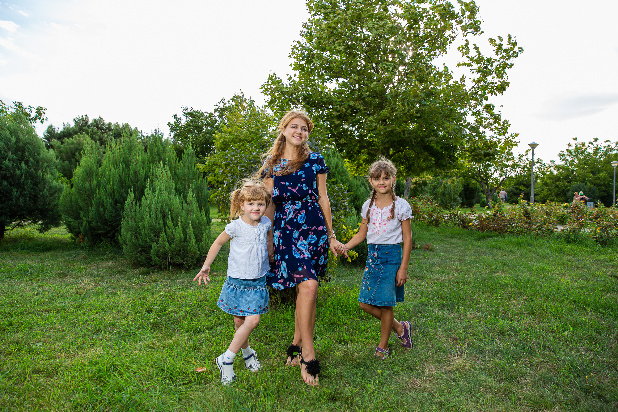 Семейная фотосессия в парке. Профессиональная фотосъёмка интерьеров, предметная фотосессия еды для меню г. Анапа
