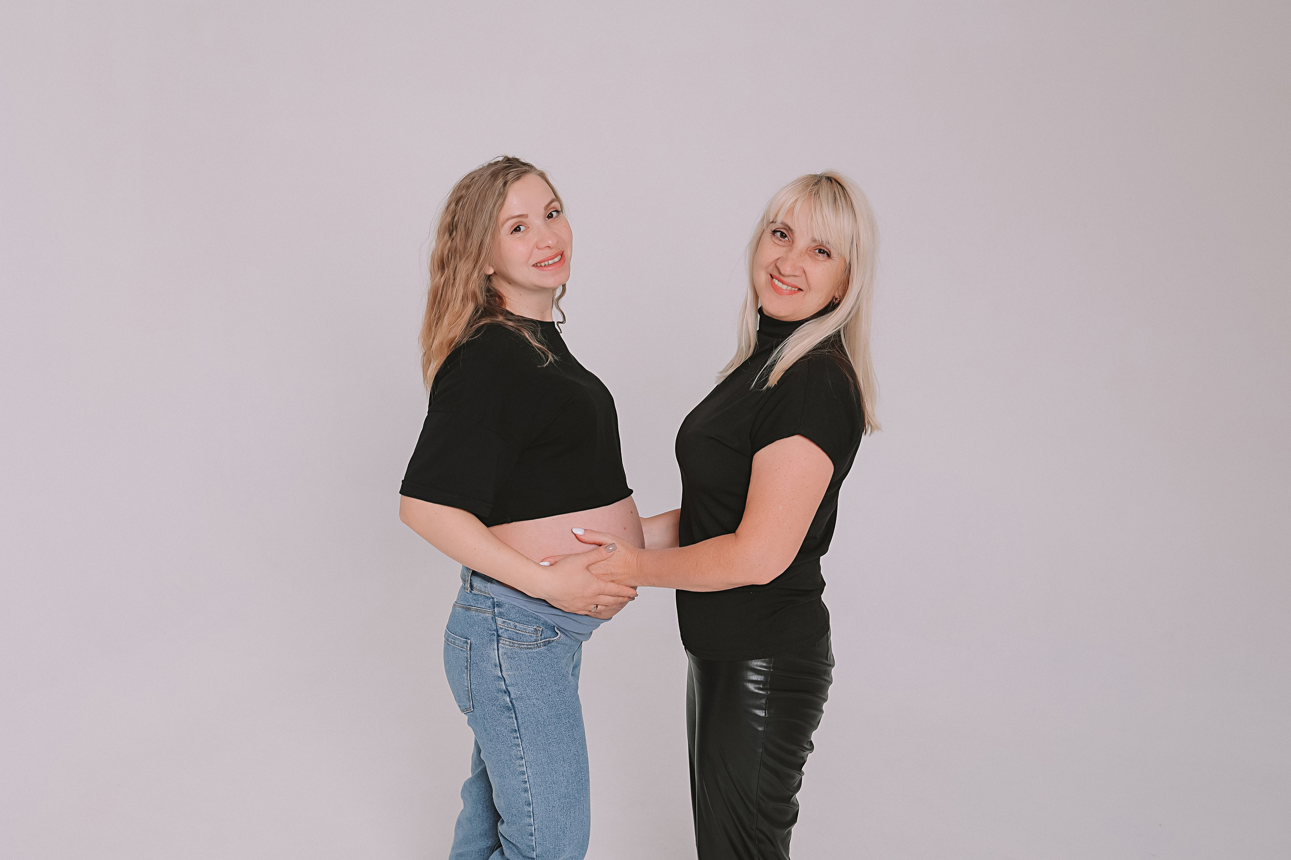 Фататум циклорама и зал. Семейный фотограф Тюмень, фотограф на роды Салмина Мария