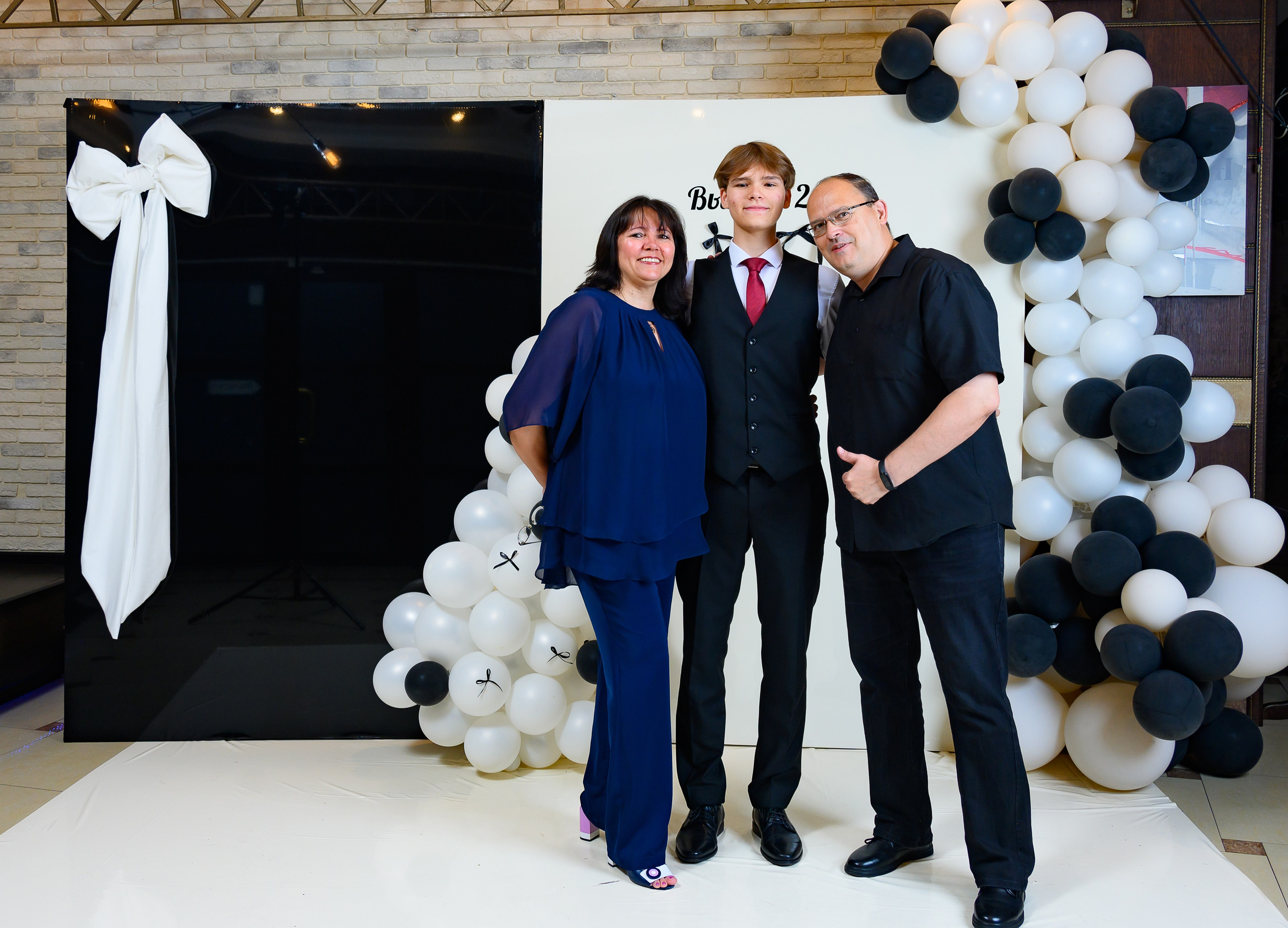 Выпускной 2025 11 кл. Семейный и детский фотограф в Новороссийске Лебедева Елена