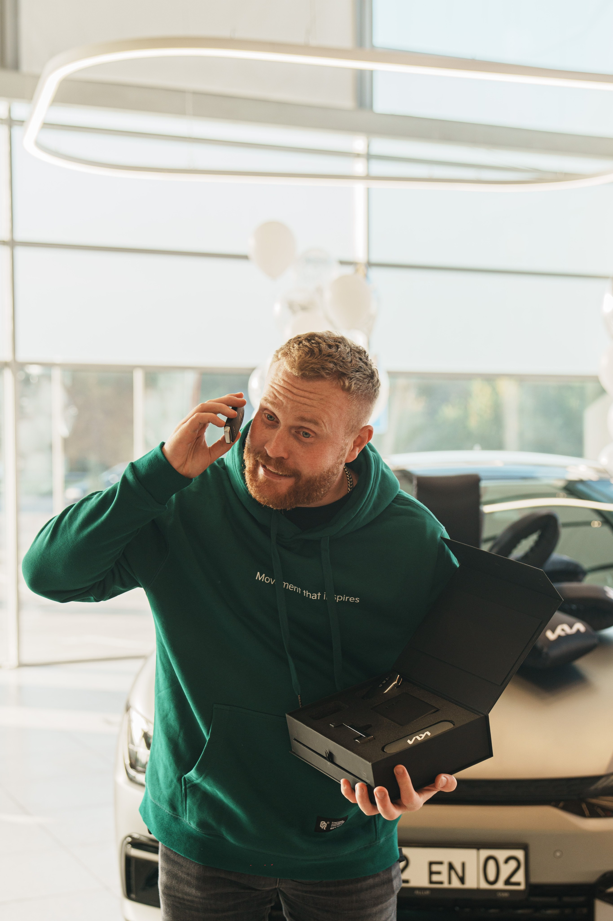 Kia EV6 Вручение Евгений Чебаткову. Фотограф TAULAN_1