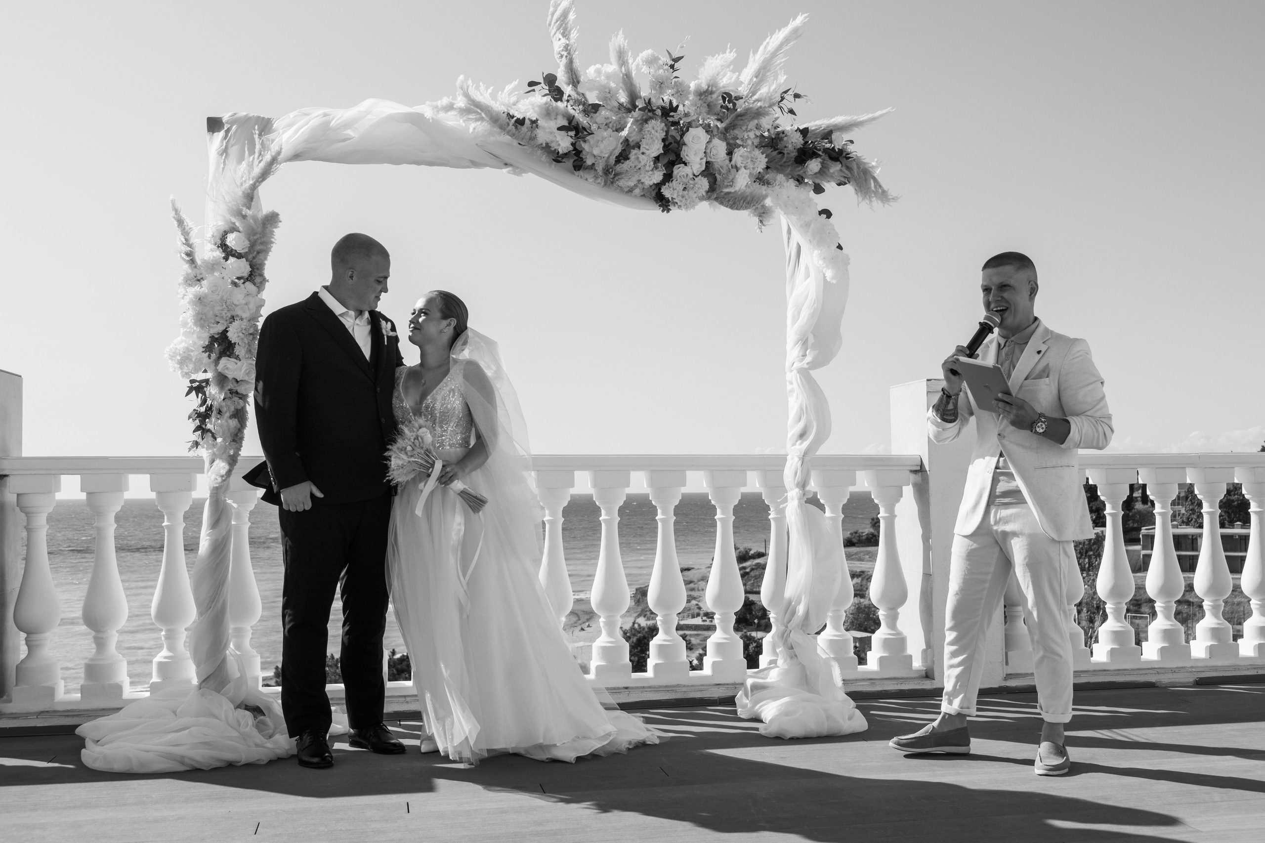 Свадебный ретопртаж. Профессиональная фотосъемка в Крыму. Натуральные эмоции и живые кадры. Забронируйте дату прямо сейчас!