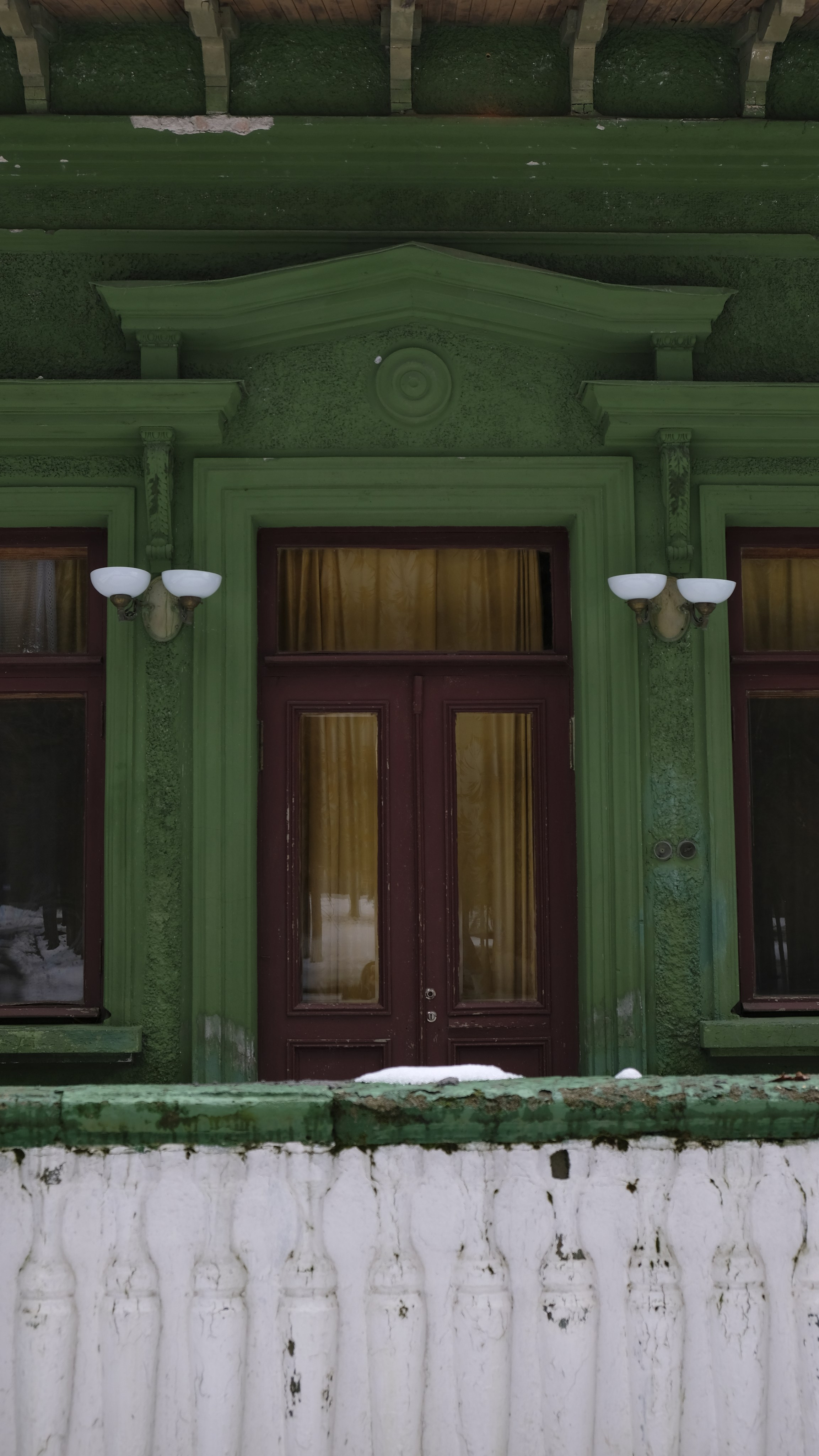 Сталинская дача на Рице зимой. Главная