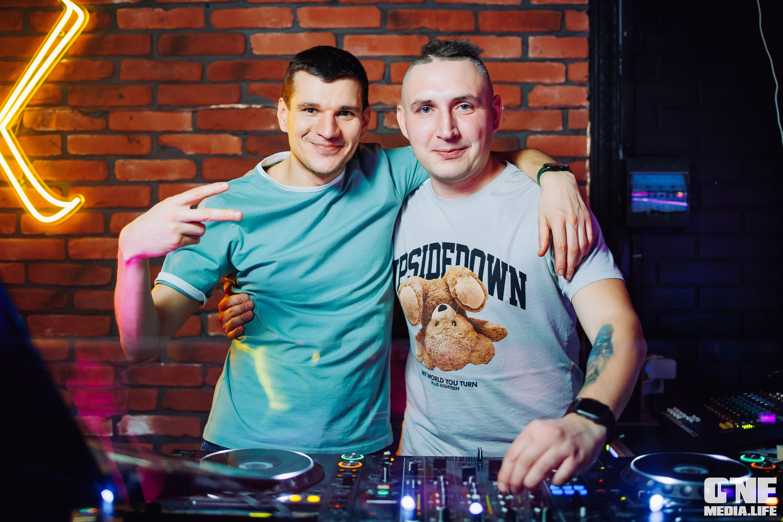 Фоторепортаж из бара XxxX. One Media Life: фоторепортажи, фотоотчеты с мероприятий и заведений