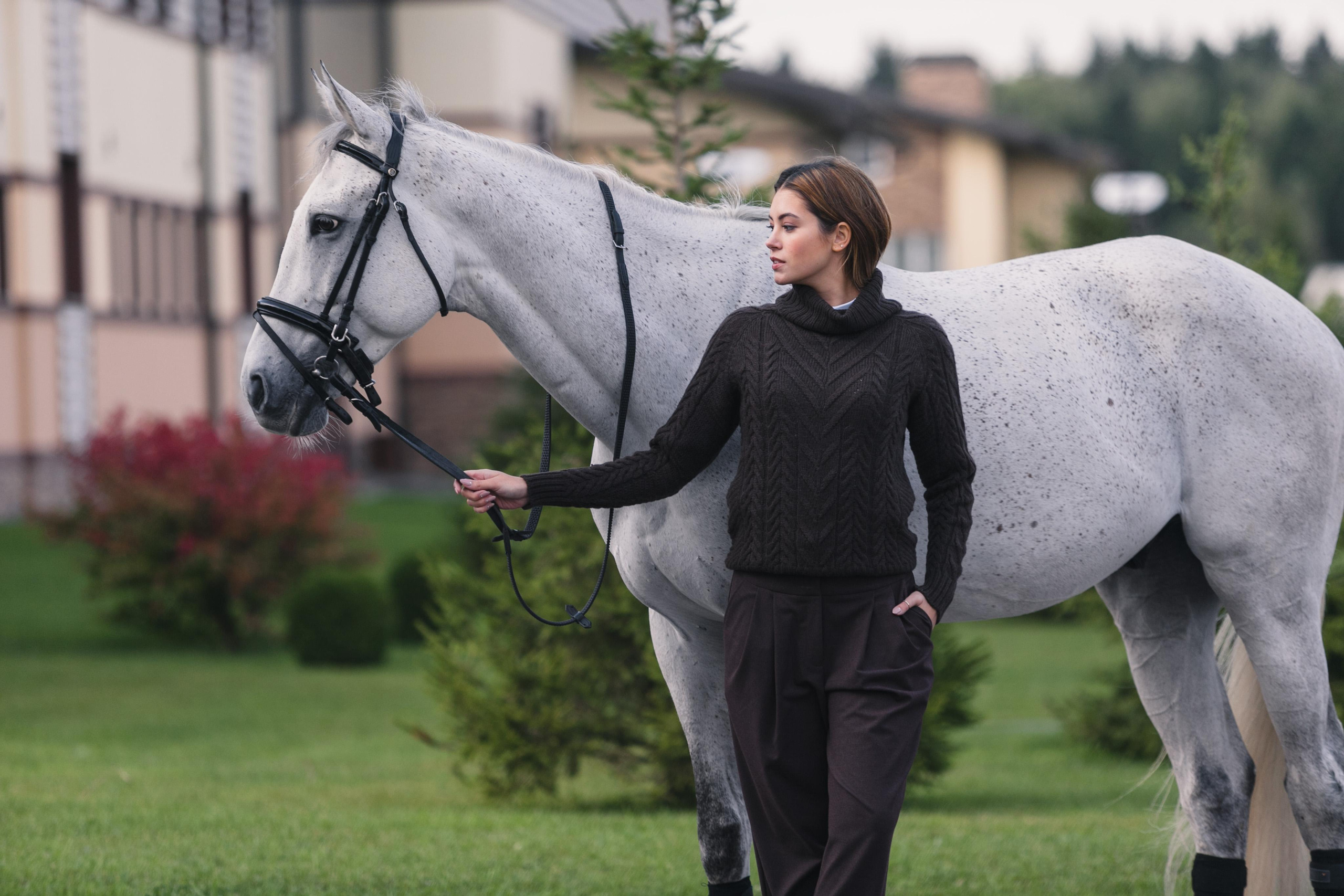 Съемка лукбука для бренда верхней одежды в Москве. Фотограф Продюсер в горах КБР / Москва  Нальчик Горы