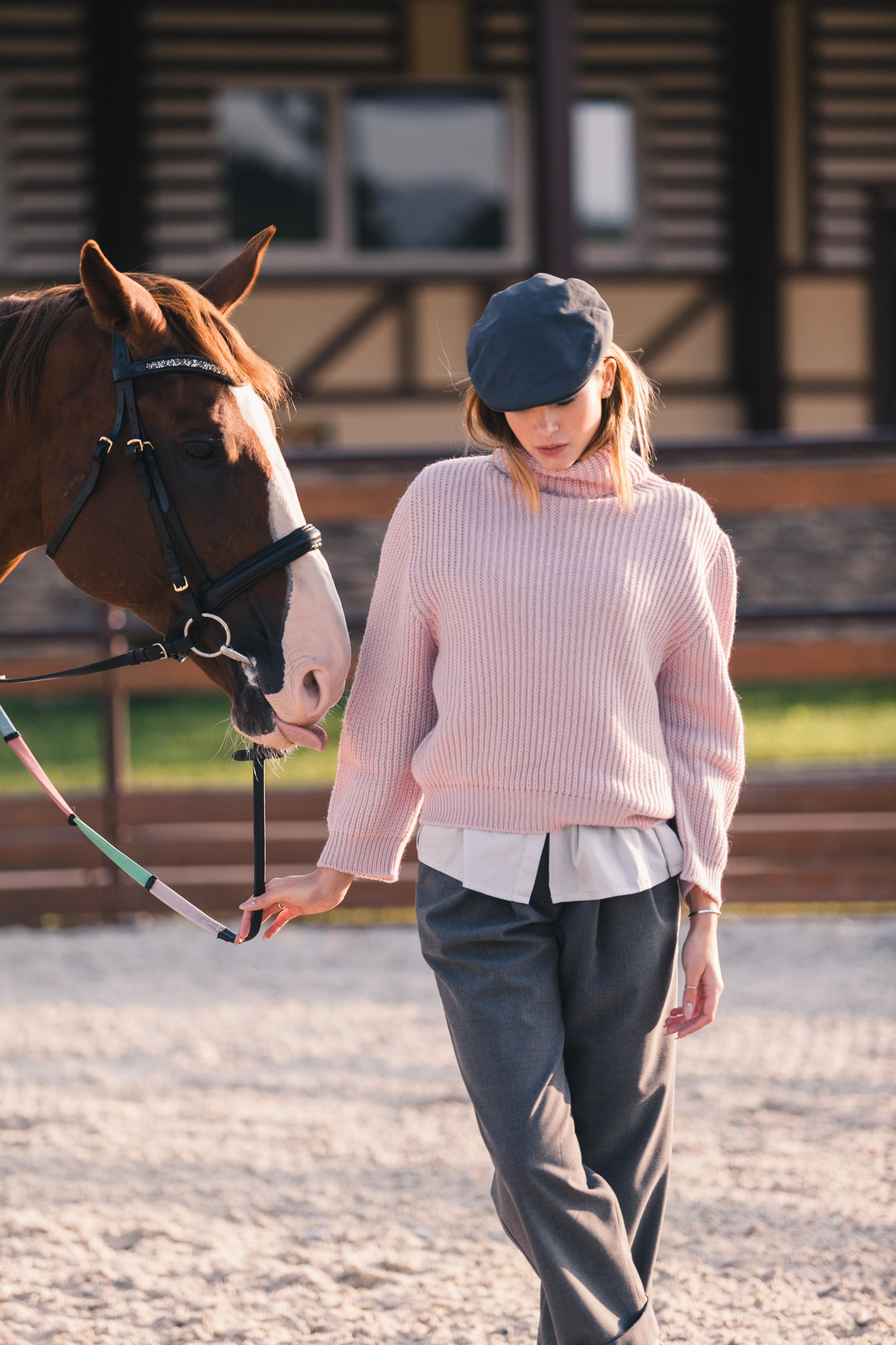 Съемка лукбука для бренда верхней одежды в Москве. Фотограф Продюсер в горах КБР / Москва  Нальчик Горы
