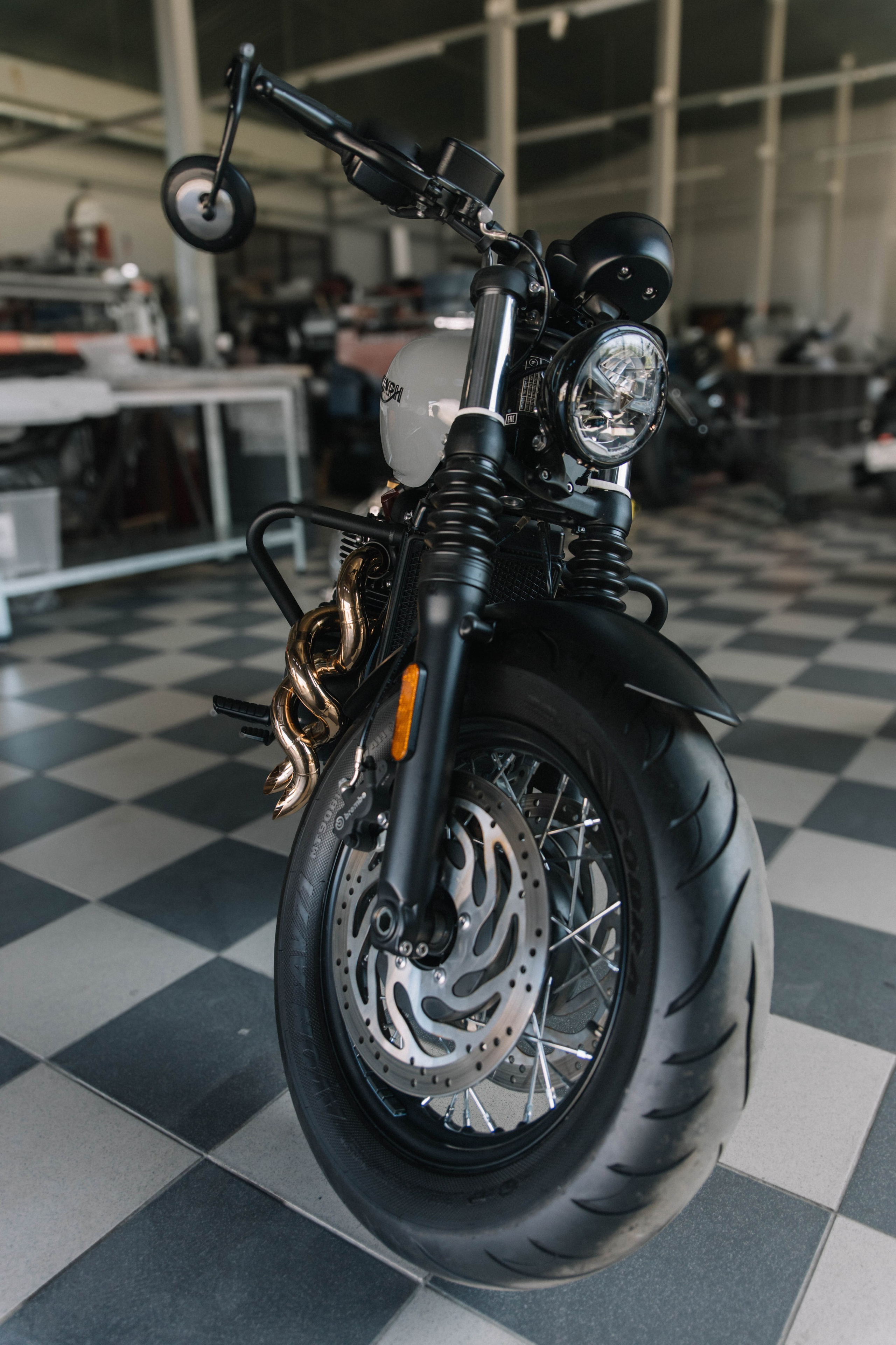 Triumph Bonnevilie Bobber. ......