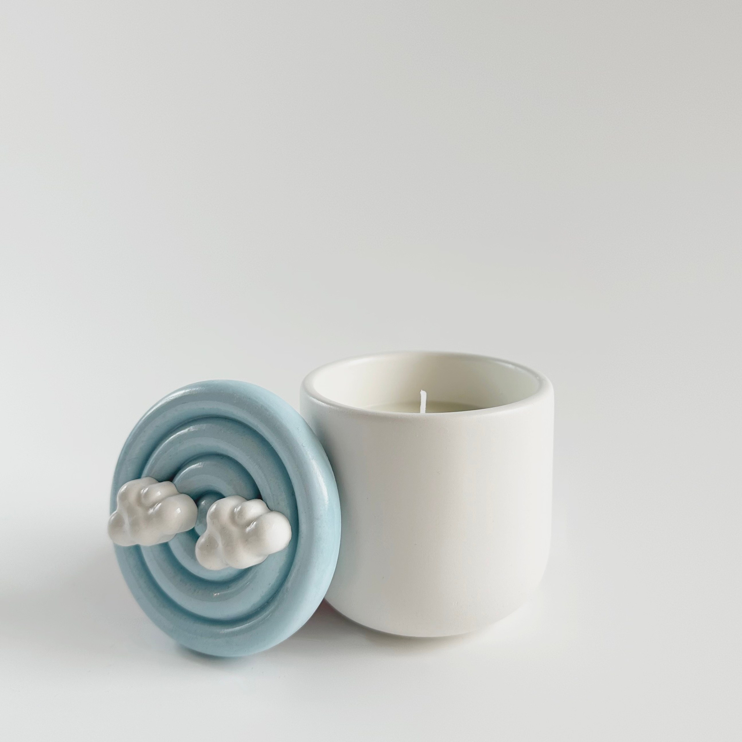 свеча в контейнере