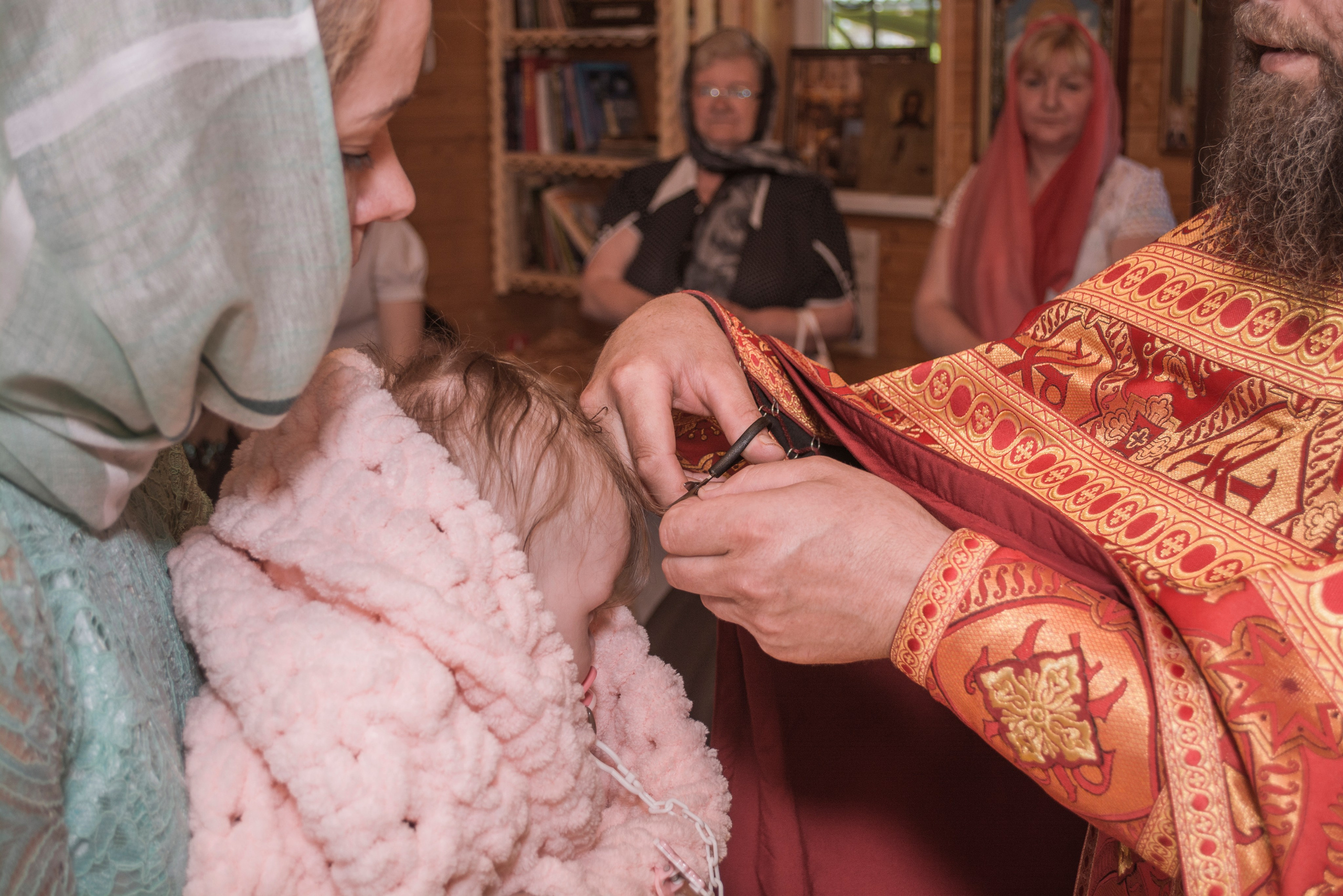 Крещение Василисы в храме Николая Чудотворца в д. Старый погост. Фотограф Евгений Егоров